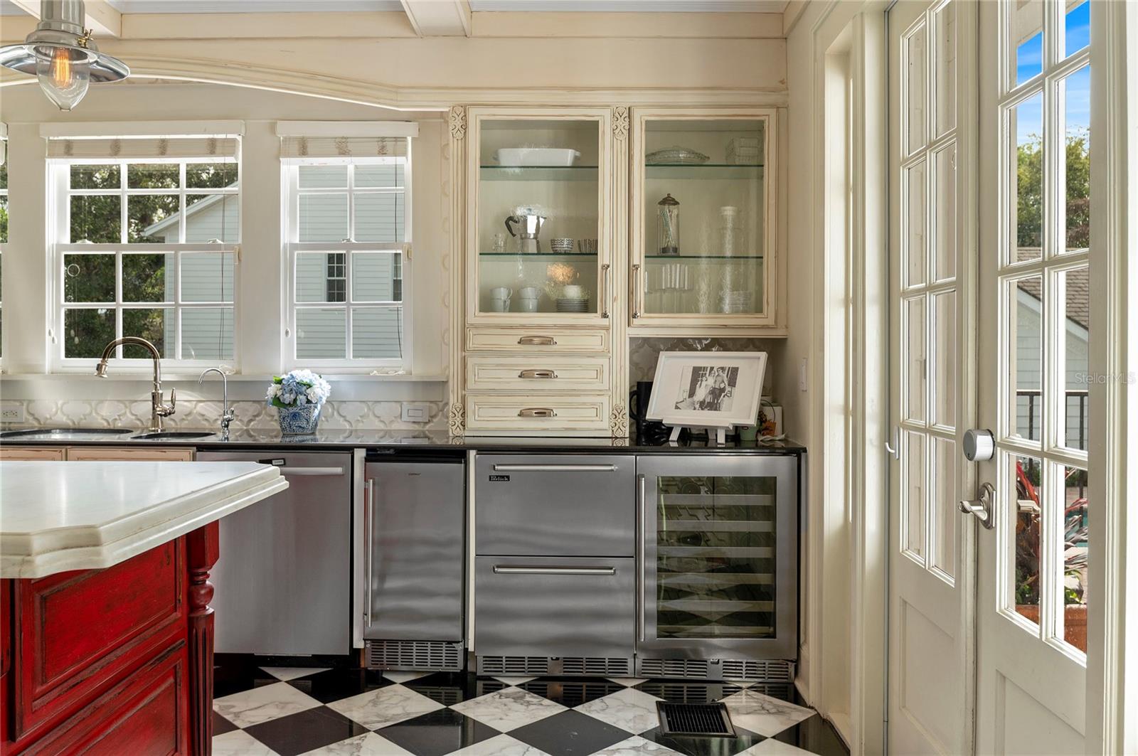 Image 29 of 79 For 705 Delaney Avenue