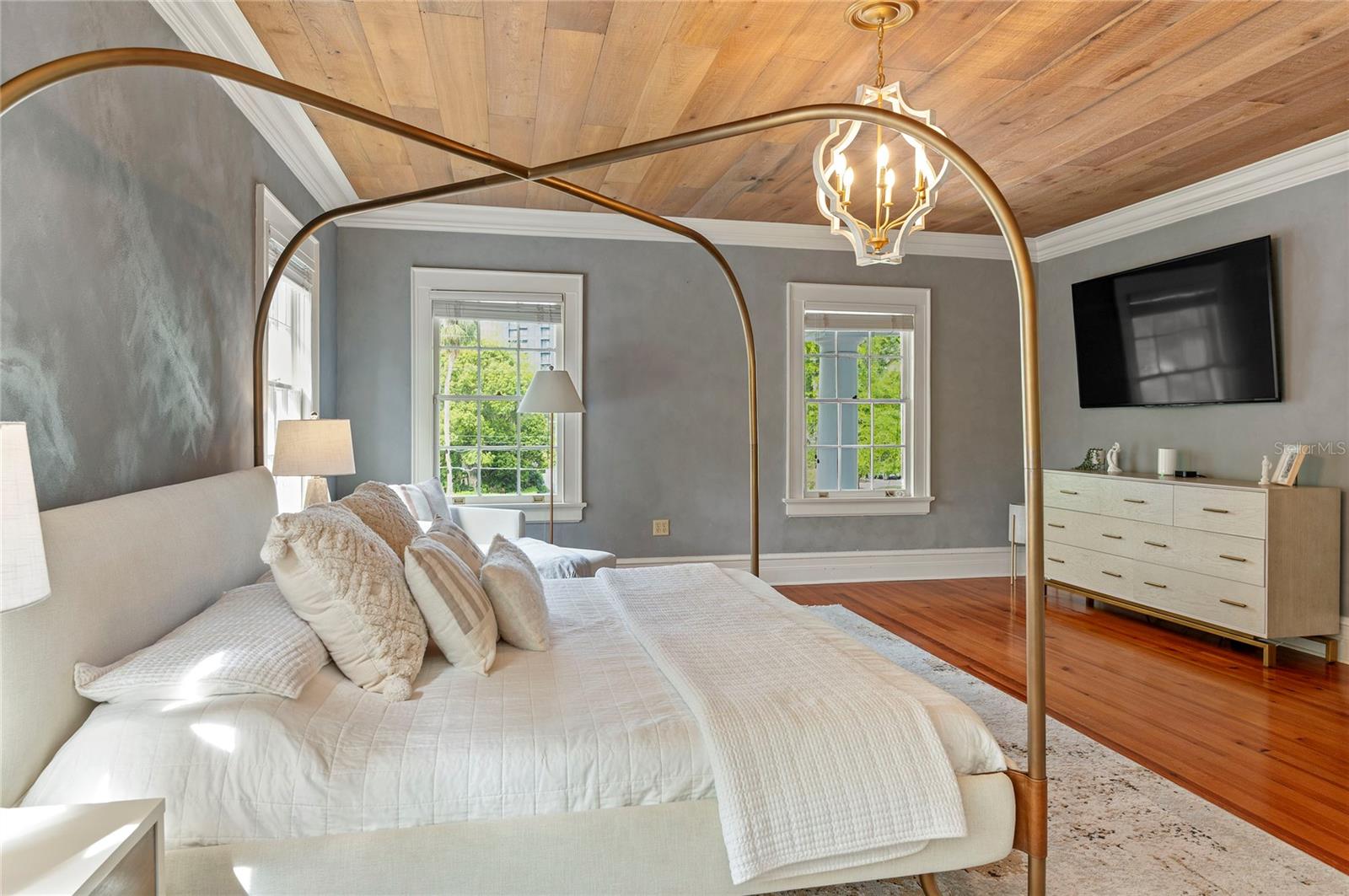 Image 39 of 79 For 705 Delaney Avenue