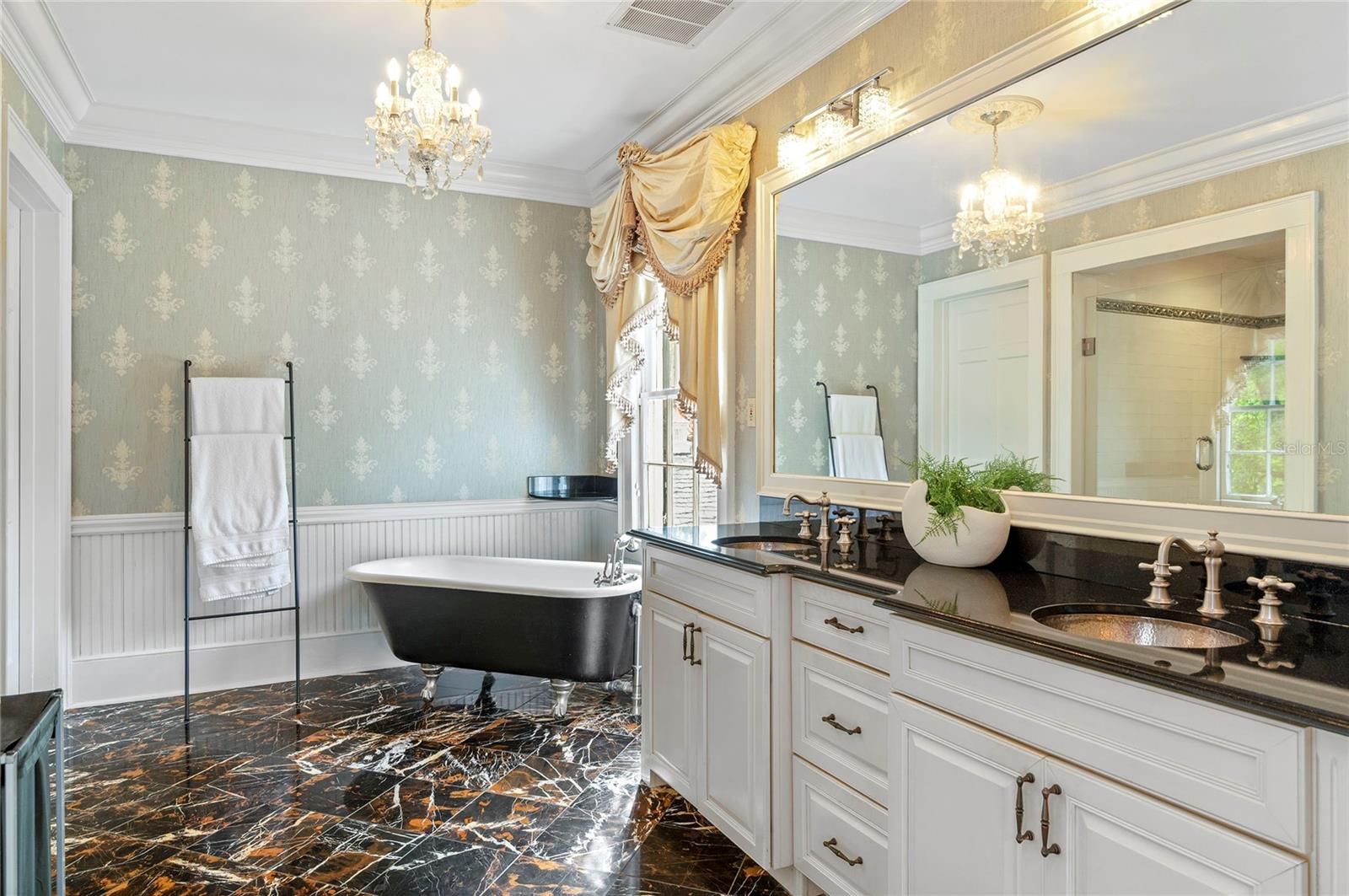 Image 40 of 79 For 705 Delaney Avenue