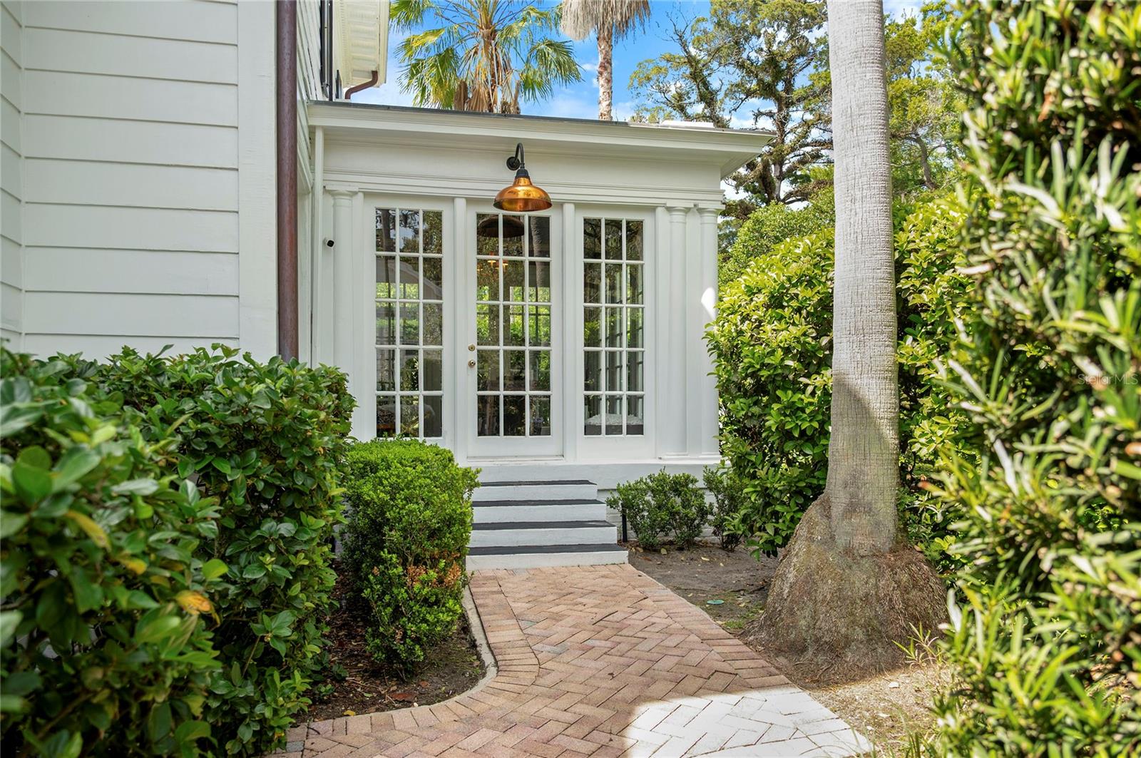 Image 41 of 79 For 705 Delaney Avenue