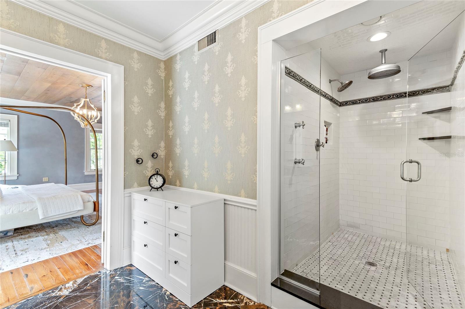 Image 43 of 79 For 705 Delaney Avenue