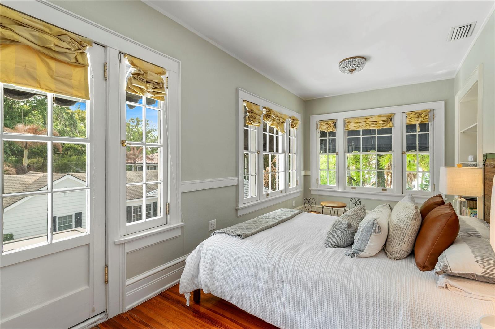 Image 44 of 79 For 705 Delaney Avenue