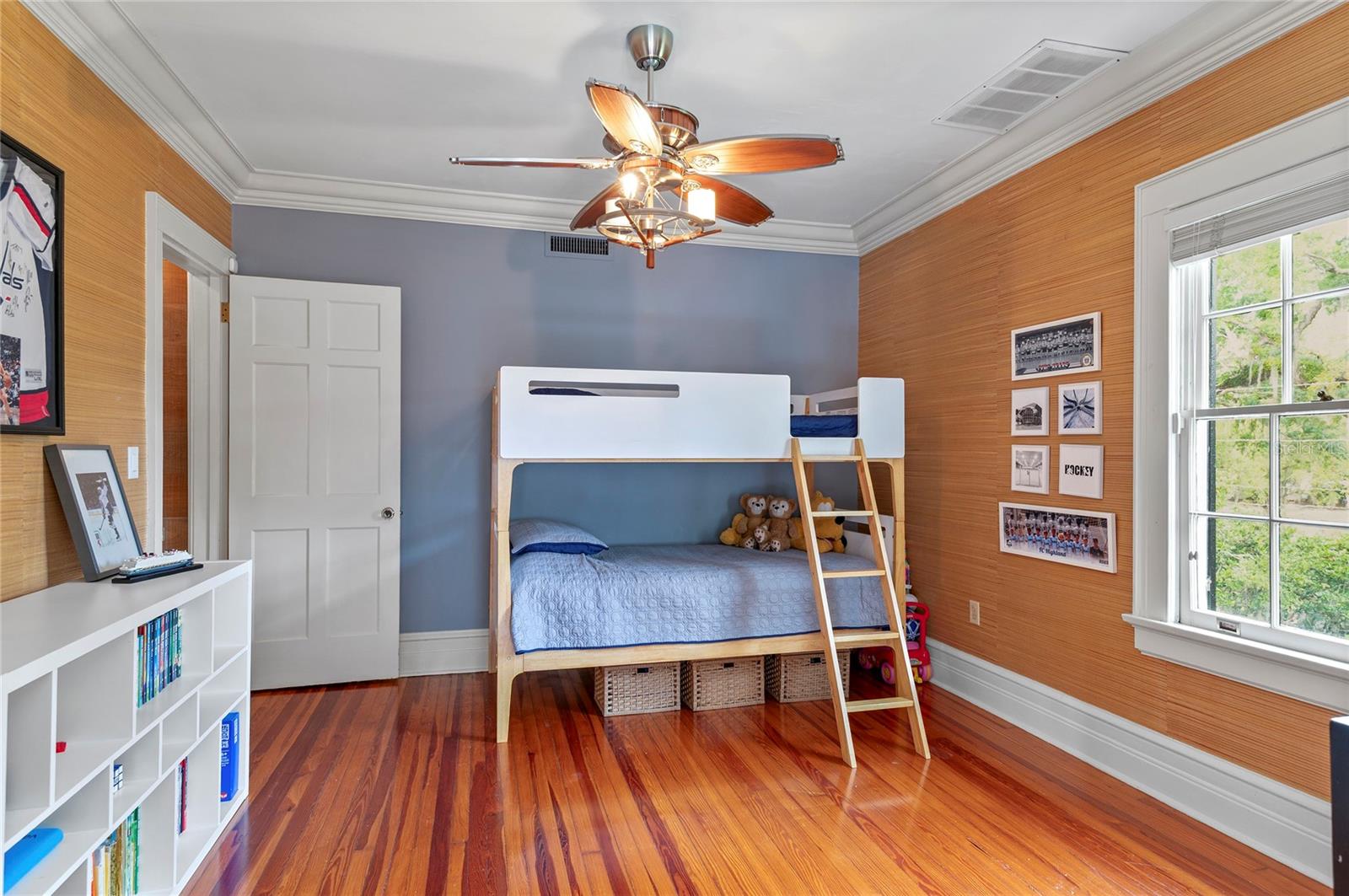 Image 47 of 79 For 705 Delaney Avenue