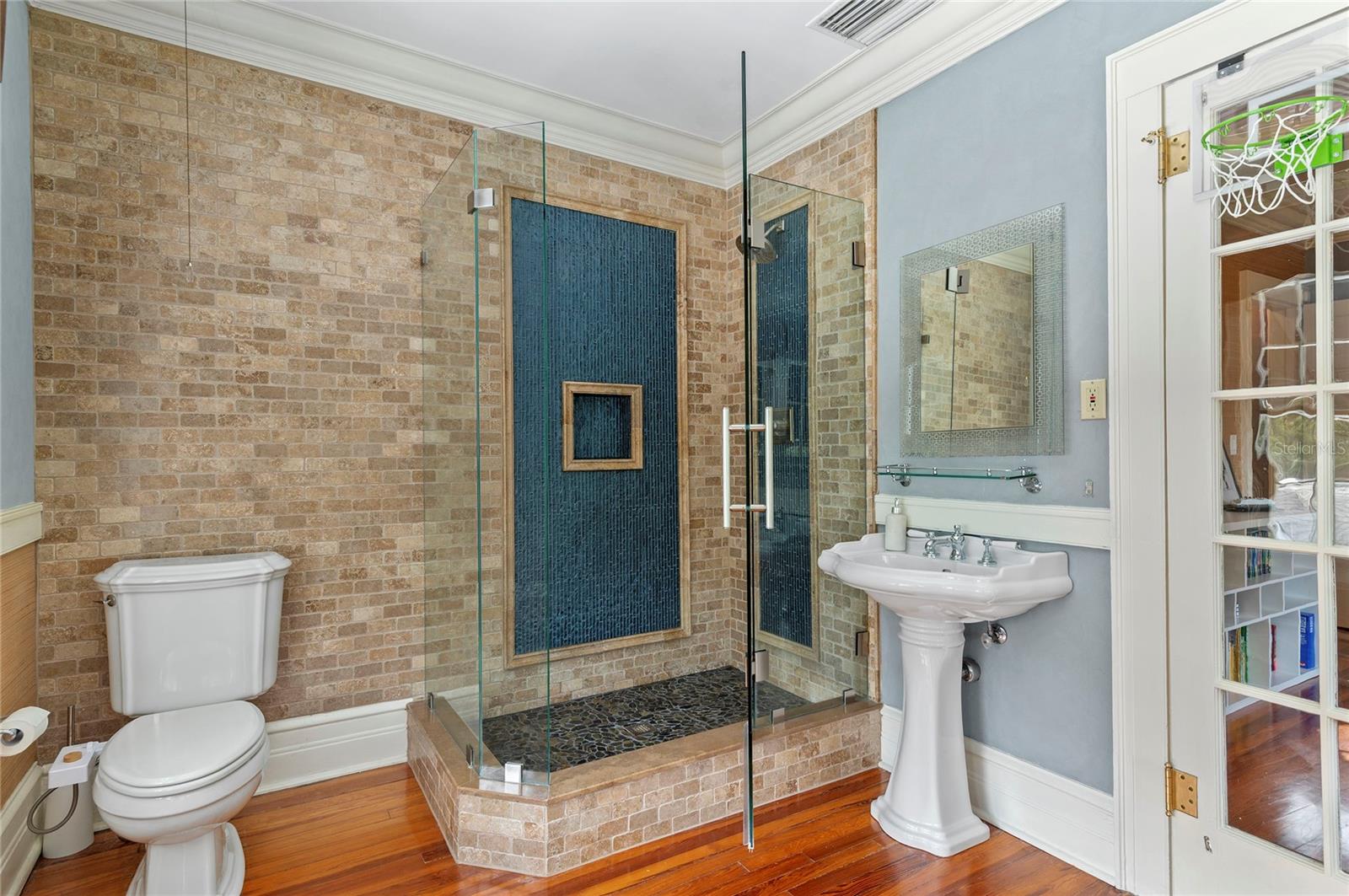 Image 48 of 79 For 705 Delaney Avenue