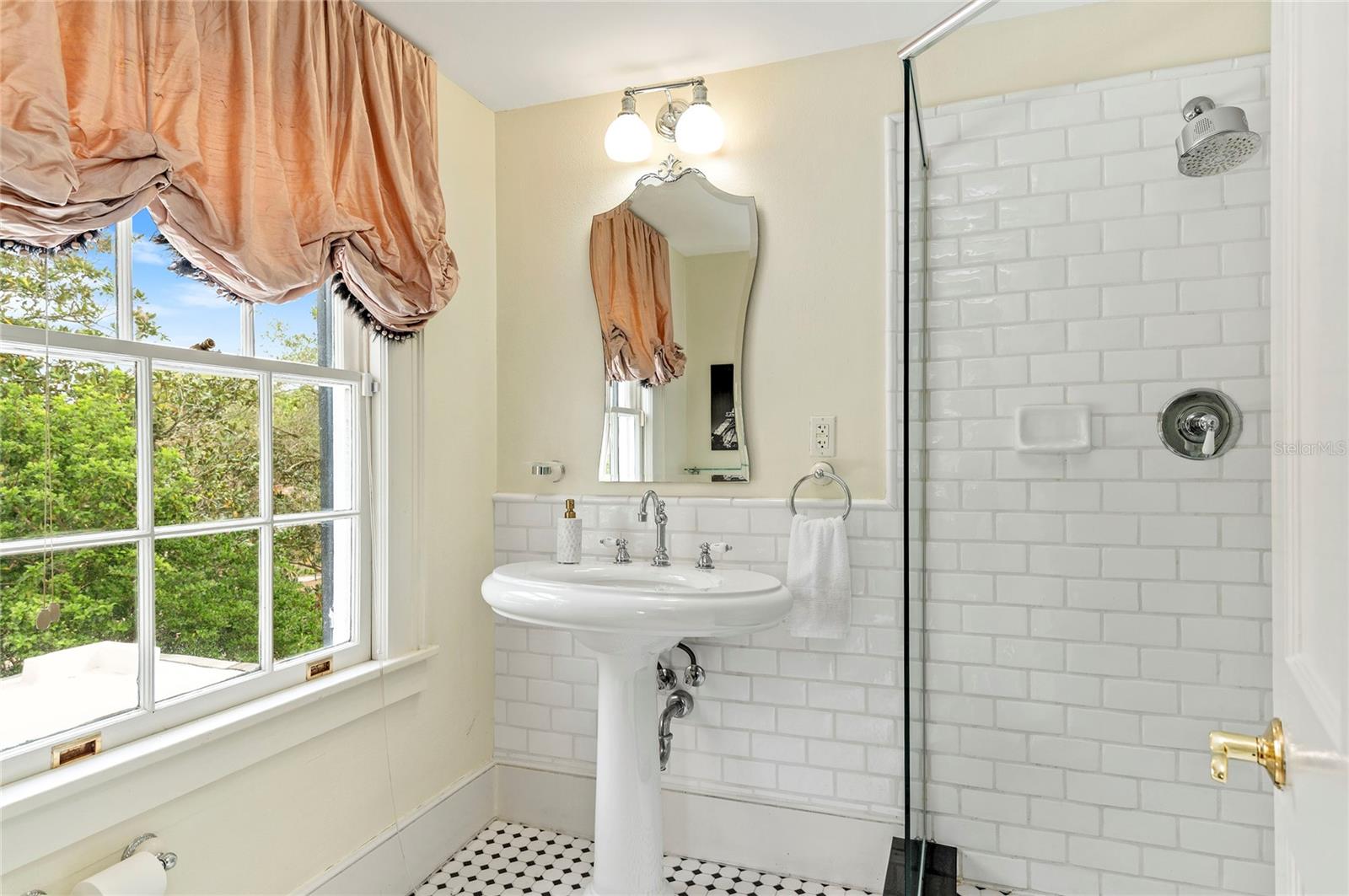 Image 51 of 79 For 705 Delaney Avenue