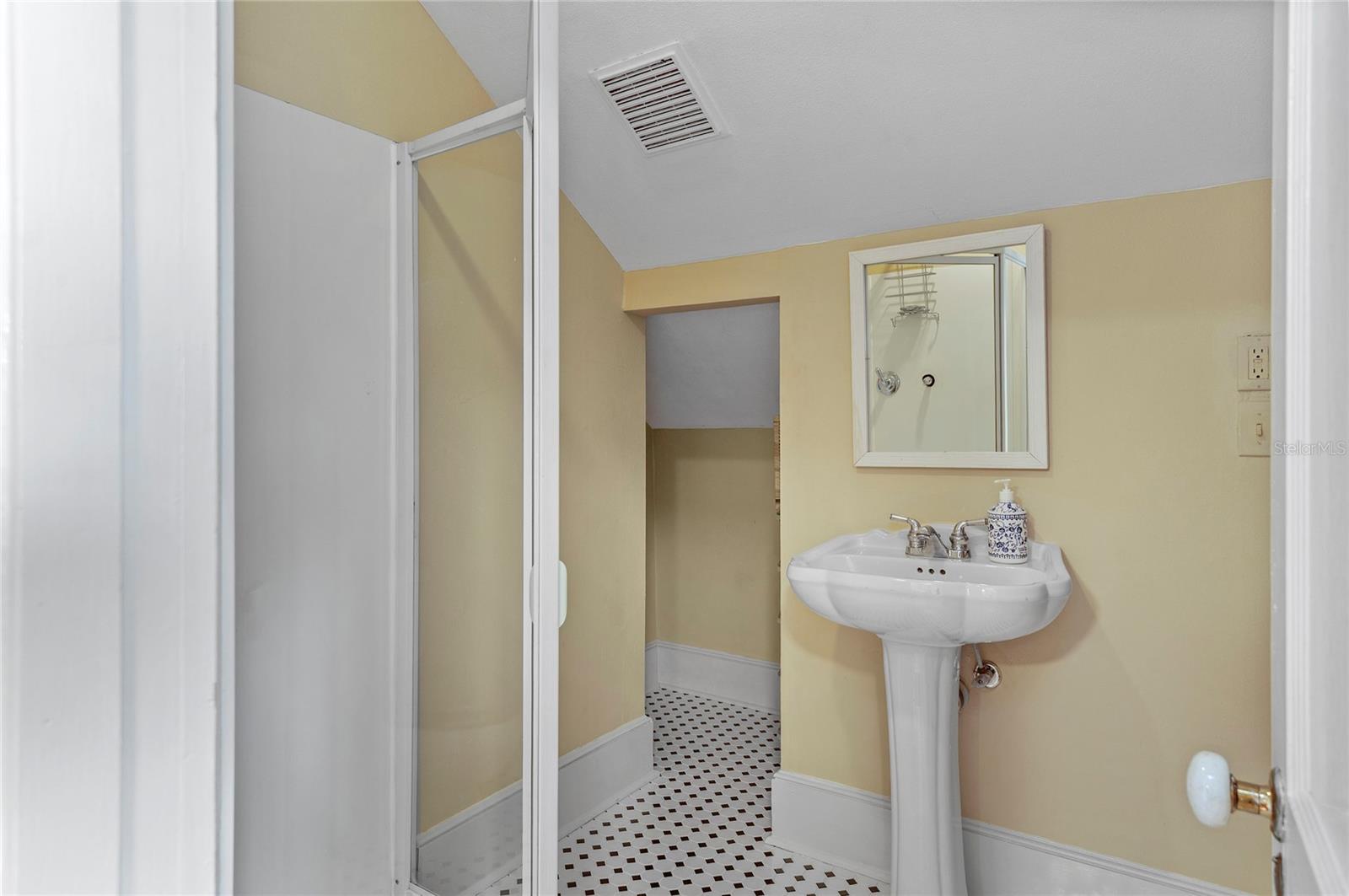 Image 57 of 79 For 705 Delaney Avenue