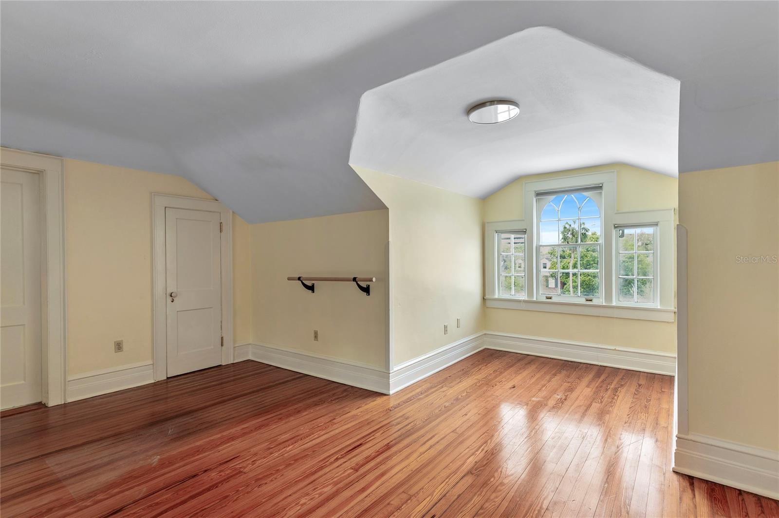 Image 58 of 79 For 705 Delaney Avenue