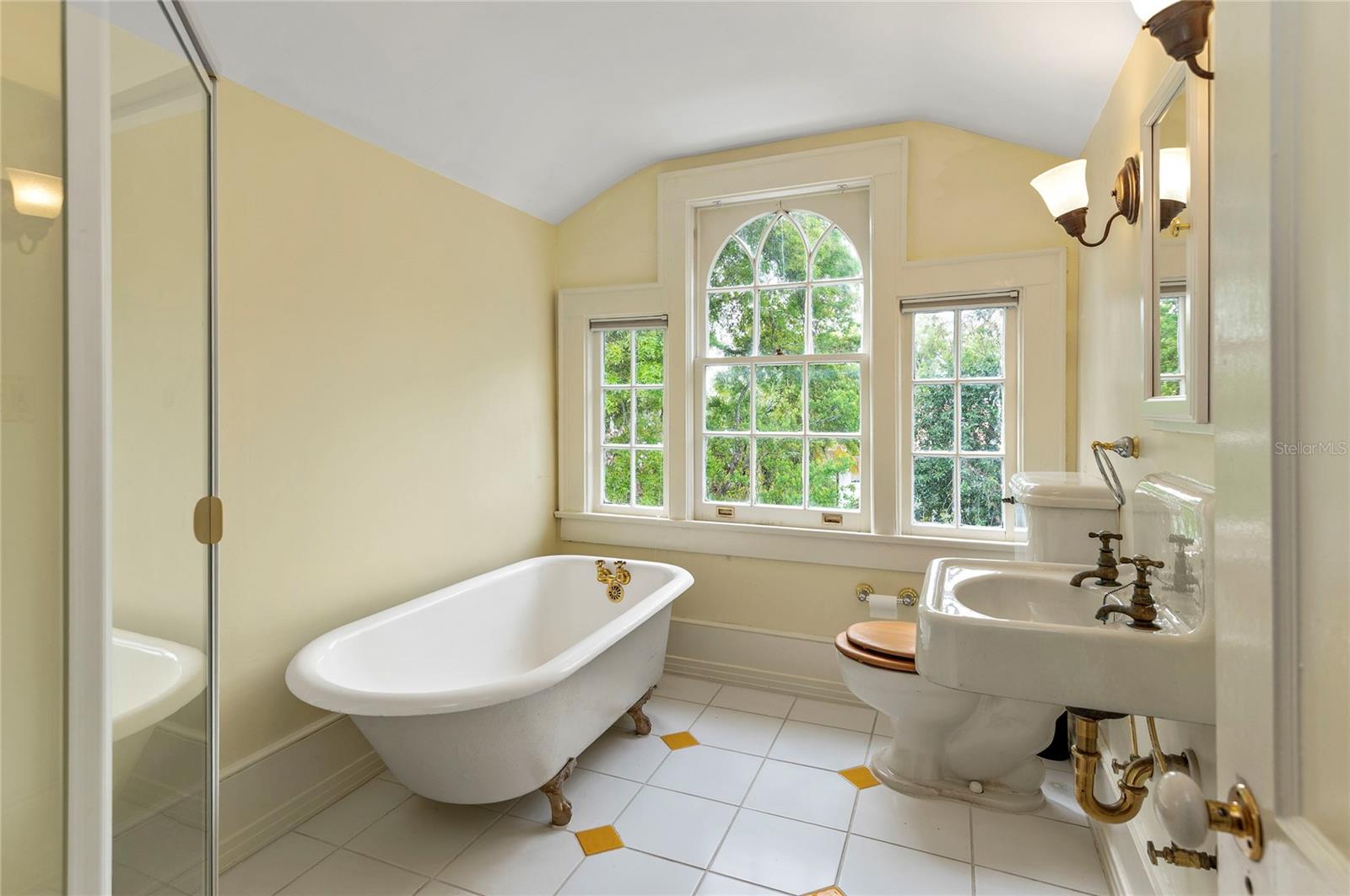 Image 60 of 79 For 705 Delaney Avenue