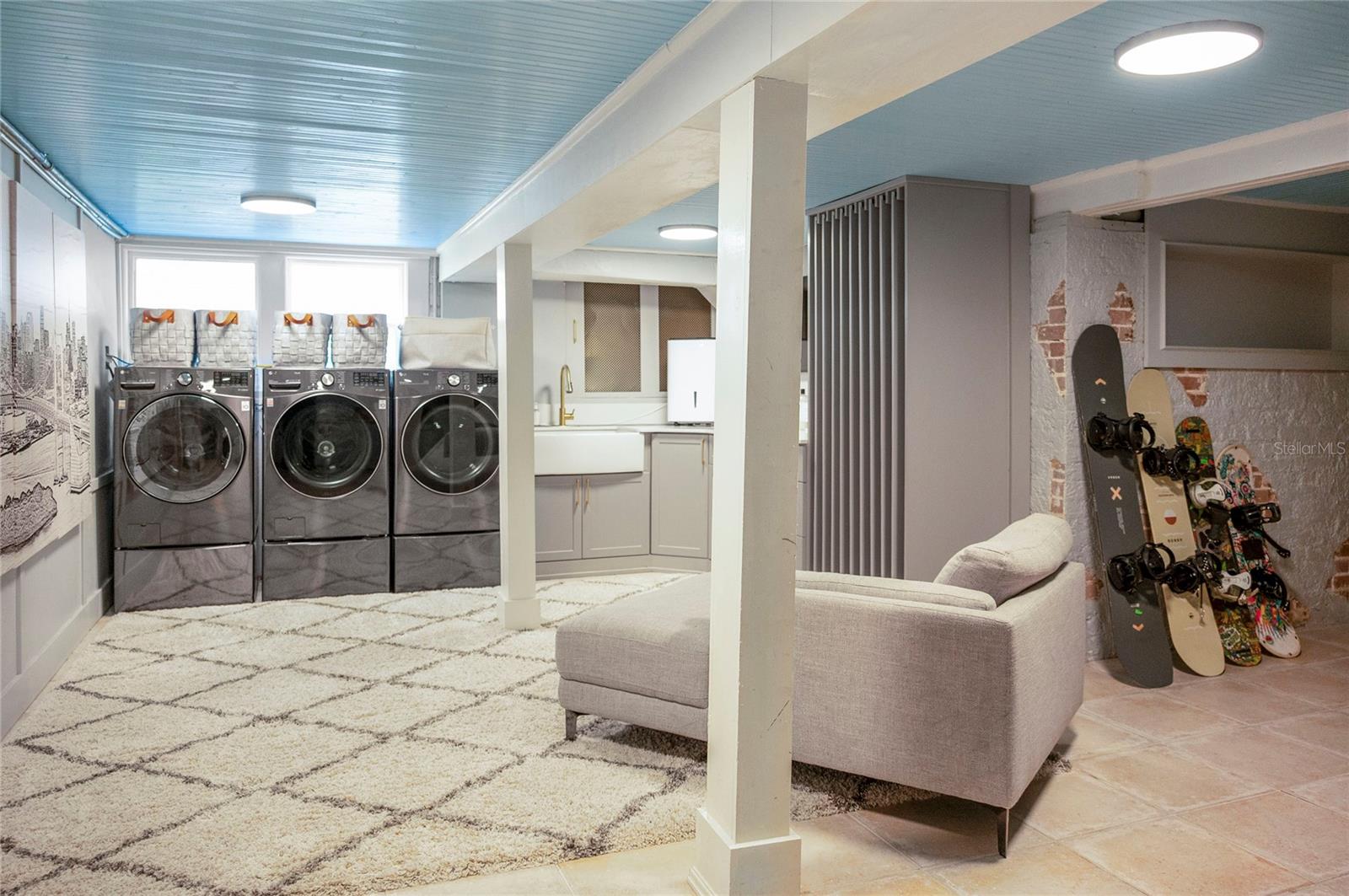 Image 61 of 79 For 705 Delaney Avenue