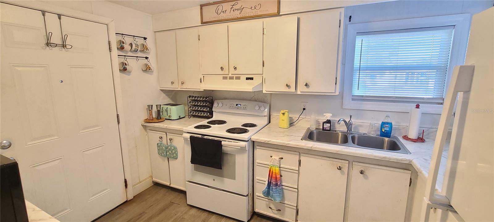 Image 10 of 45 For 5240 Pineland Avenue