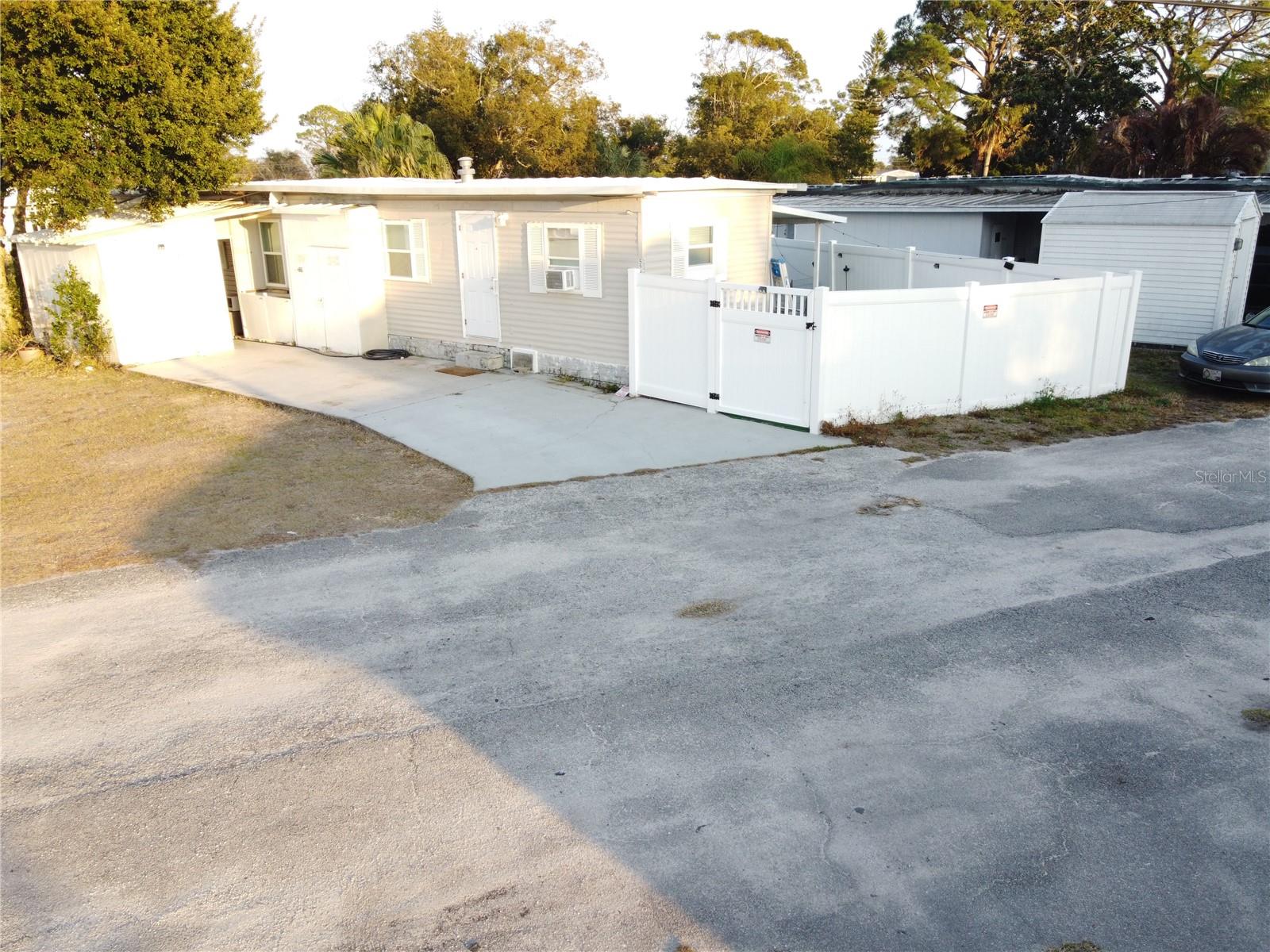 Image 38 of 45 For 5240 Pineland Avenue