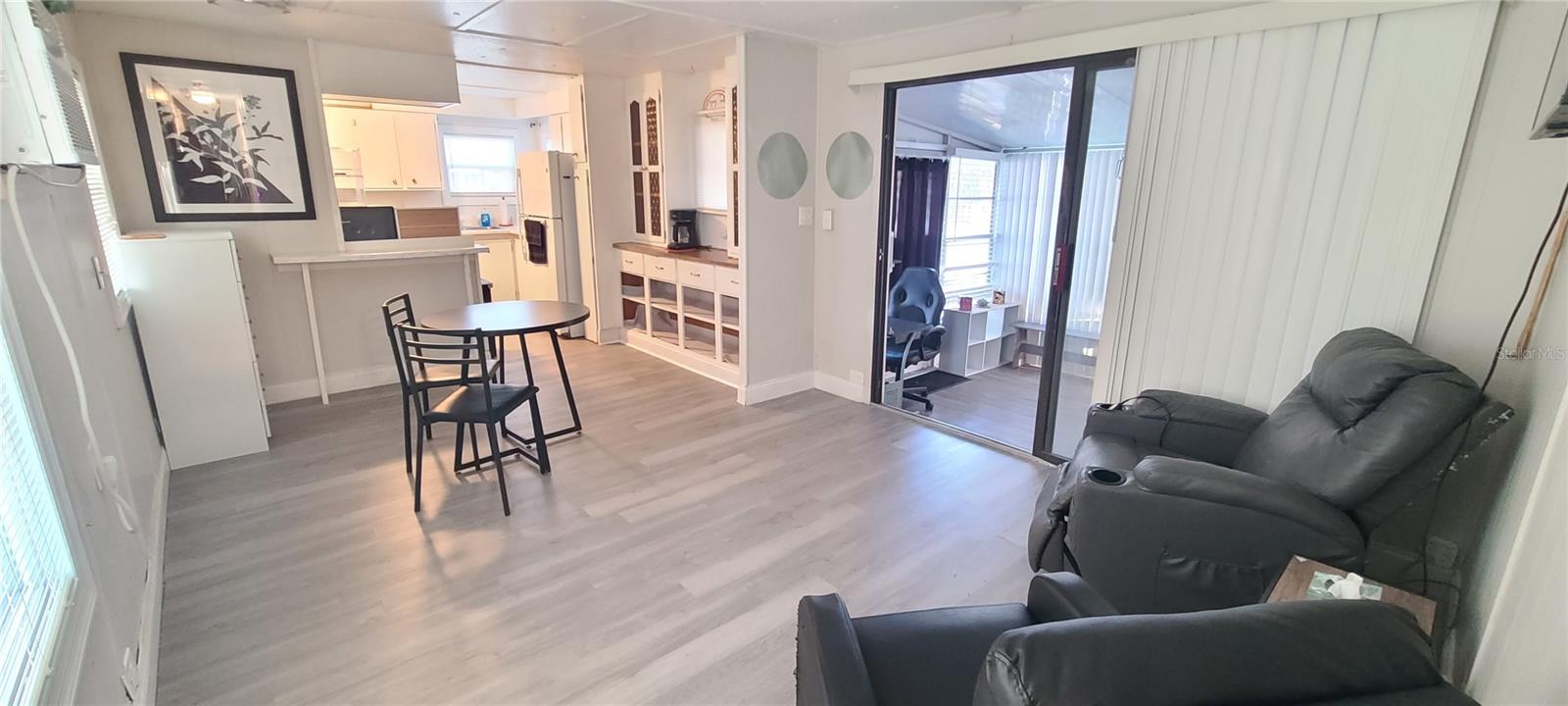 Image 4 of 45 For 5240 Pineland Avenue