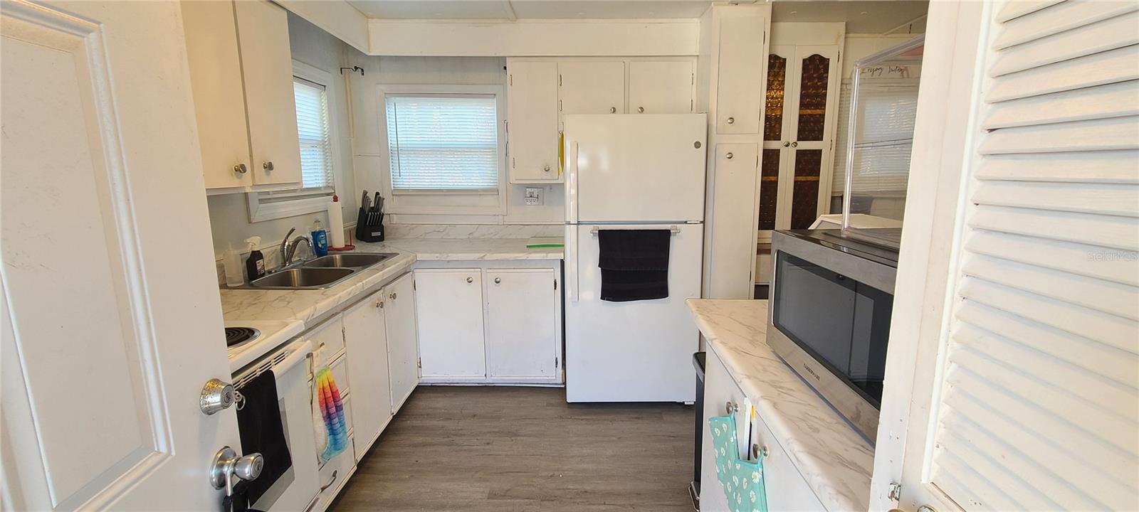 Image 9 of 45 For 5240 Pineland Avenue