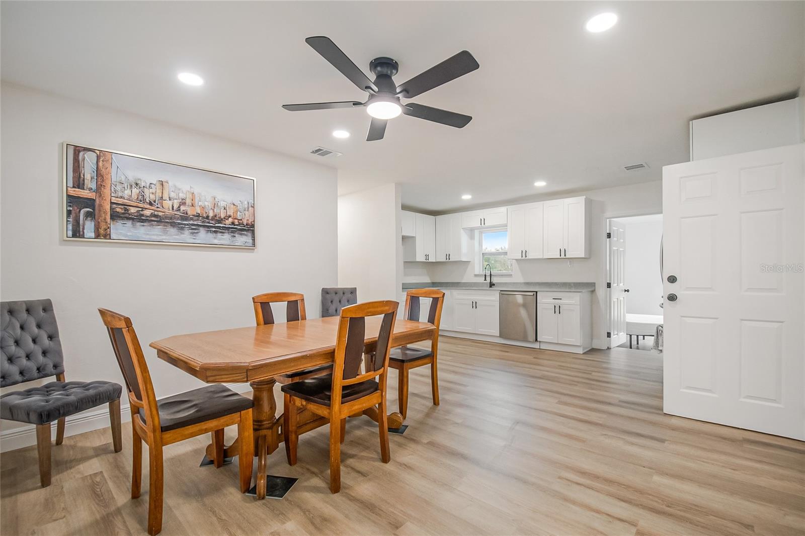 Image 7 of 46 For 813 Richbee Drive