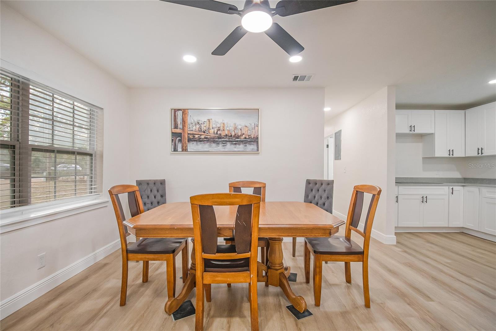 Image 9 of 46 For 813 Richbee Drive