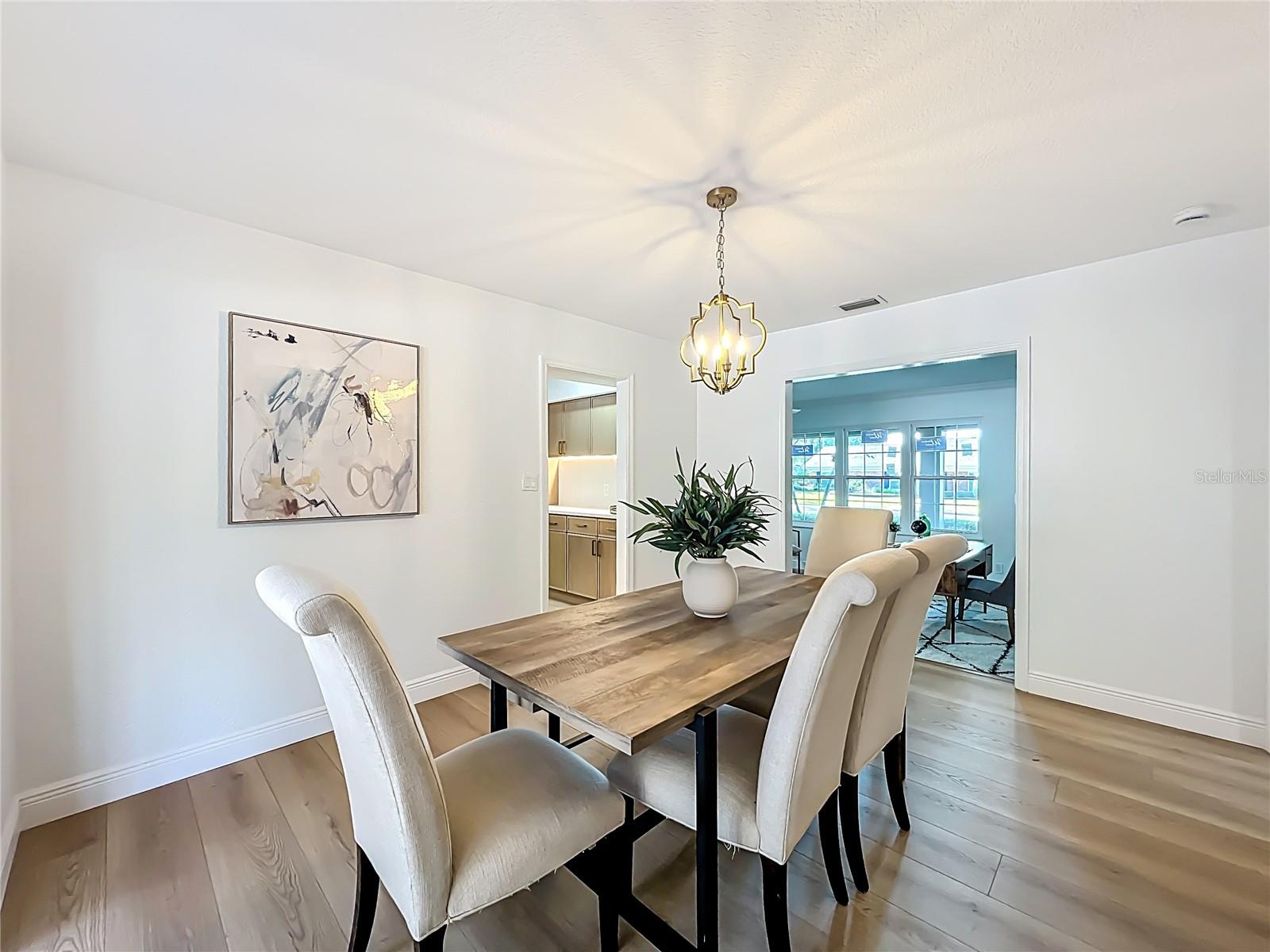 Image 21 of 100 For 51 Oakleigh Lane