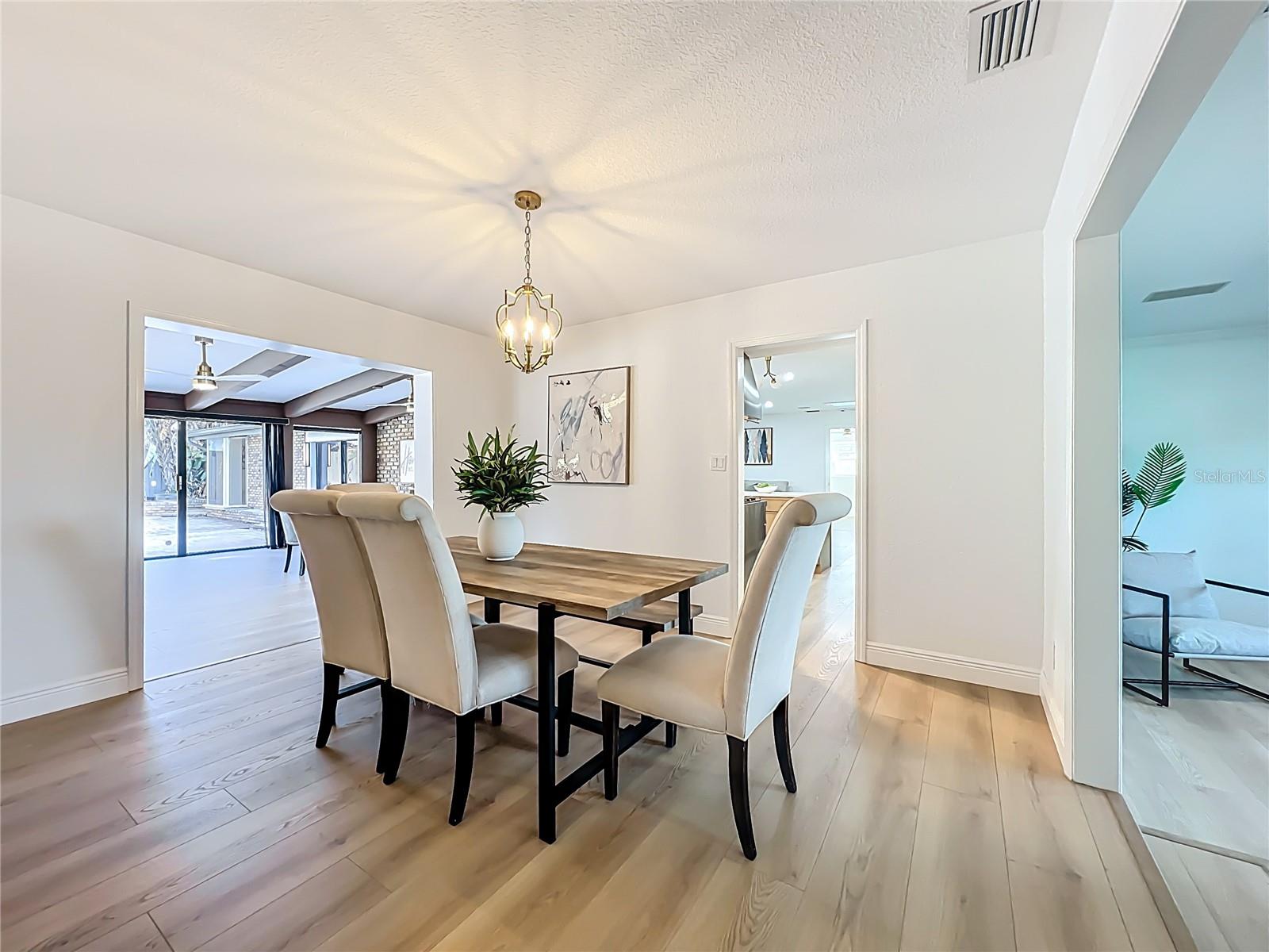 Image 22 of 100 For 51 Oakleigh Lane