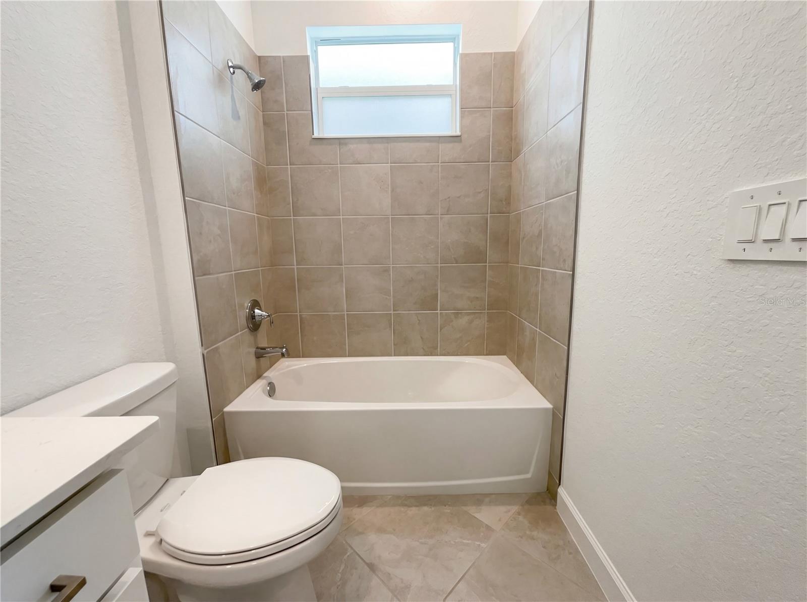 Image 11 of 36 For 7863 Lakes Edge Lane