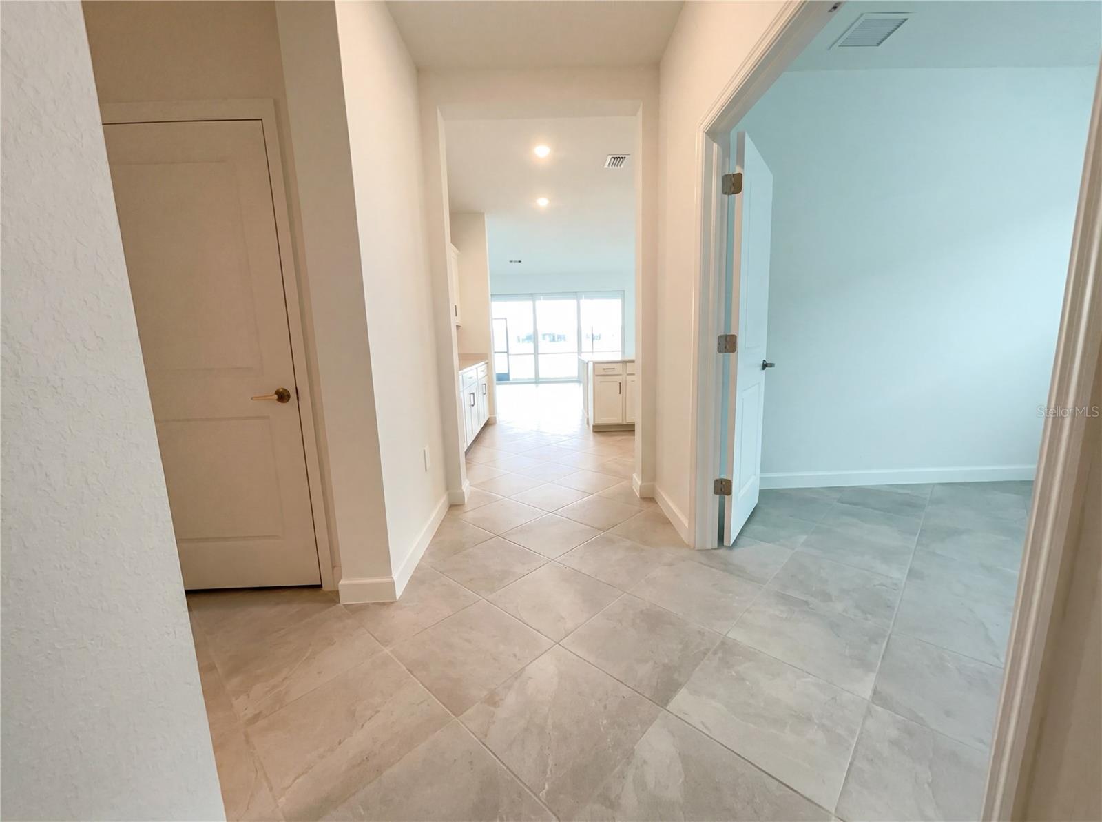 Image 13 of 36 For 7863 Lakes Edge Lane