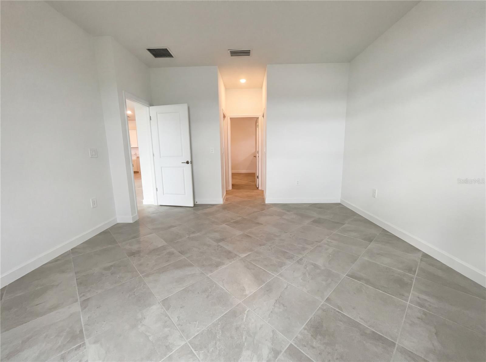 Image 18 of 36 For 7863 Lakes Edge Lane