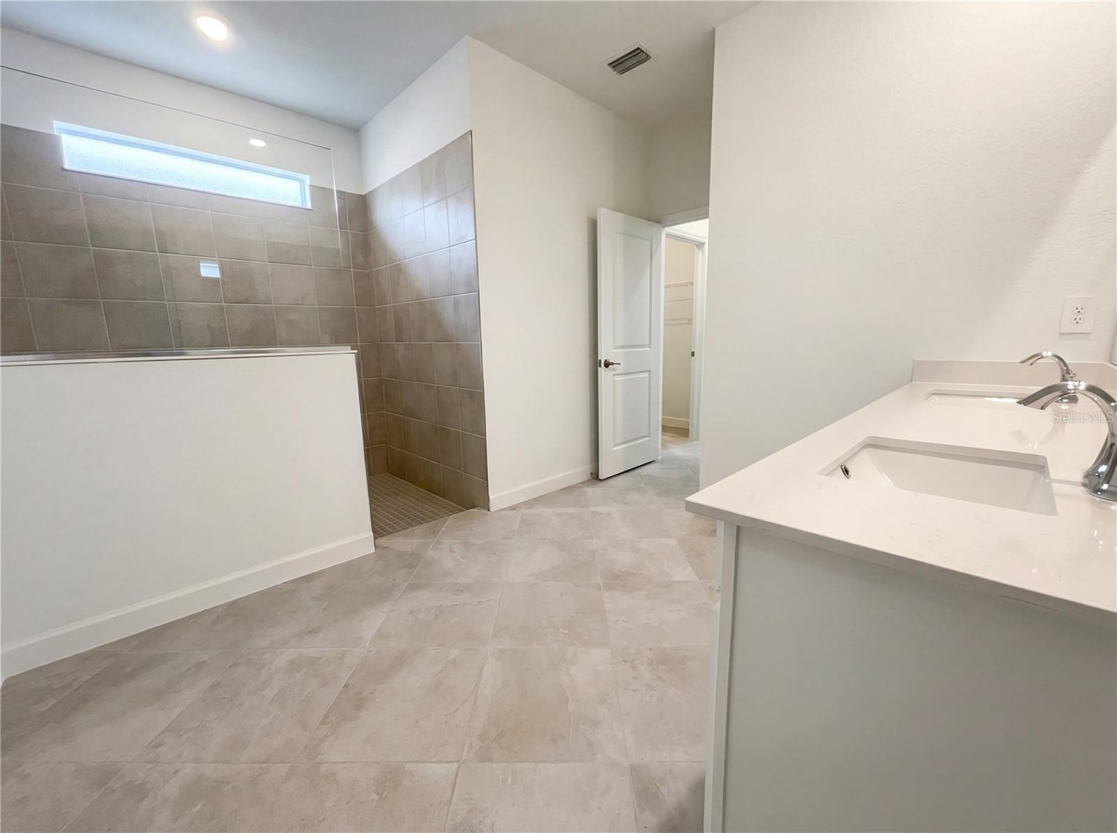 Image 22 of 36 For 7863 Lakes Edge Lane