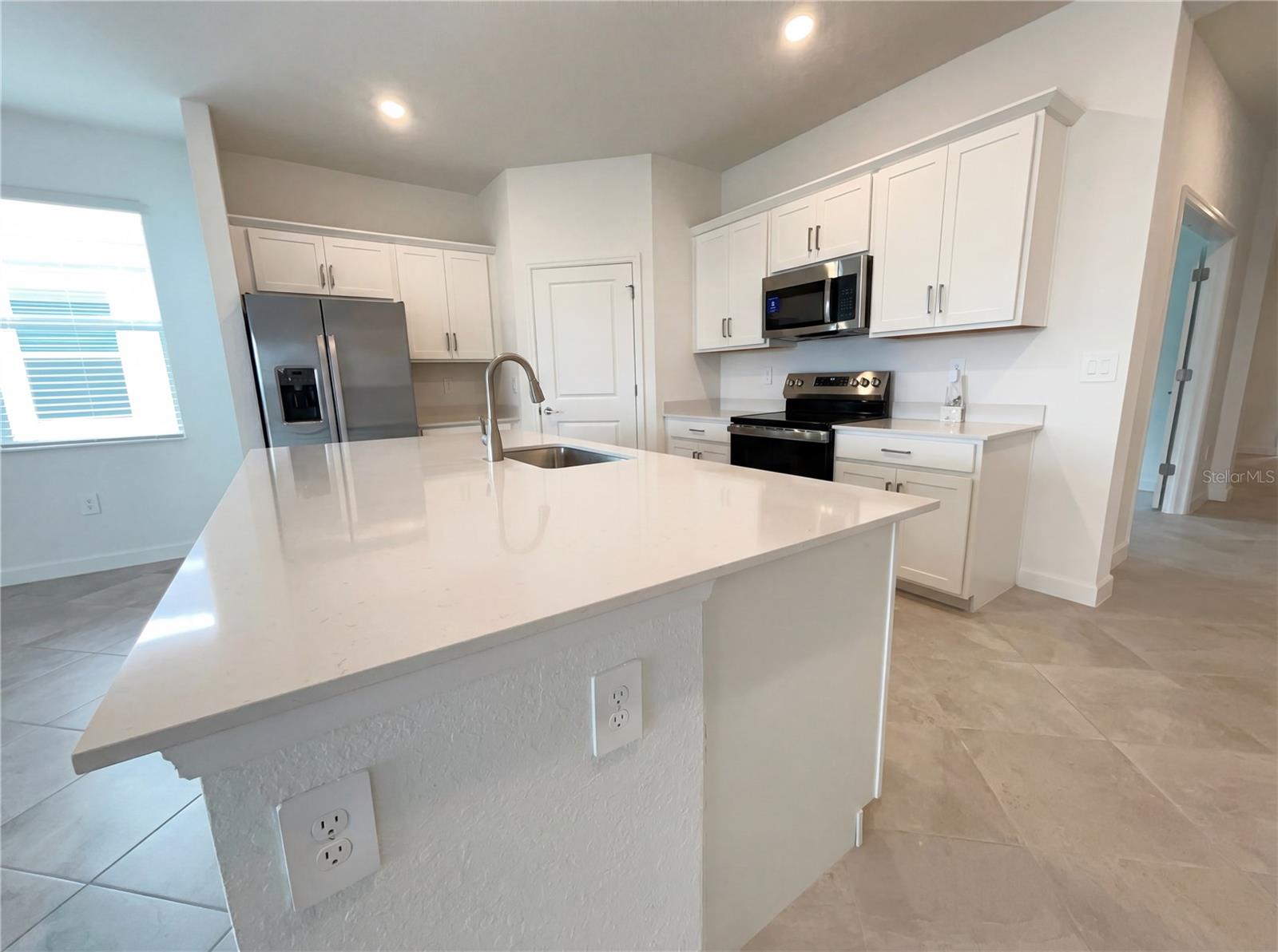 Image 6 of 36 For 7863 Lakes Edge Lane