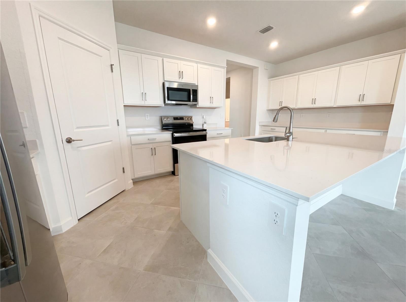 Image 7 of 36 For 7863 Lakes Edge Lane