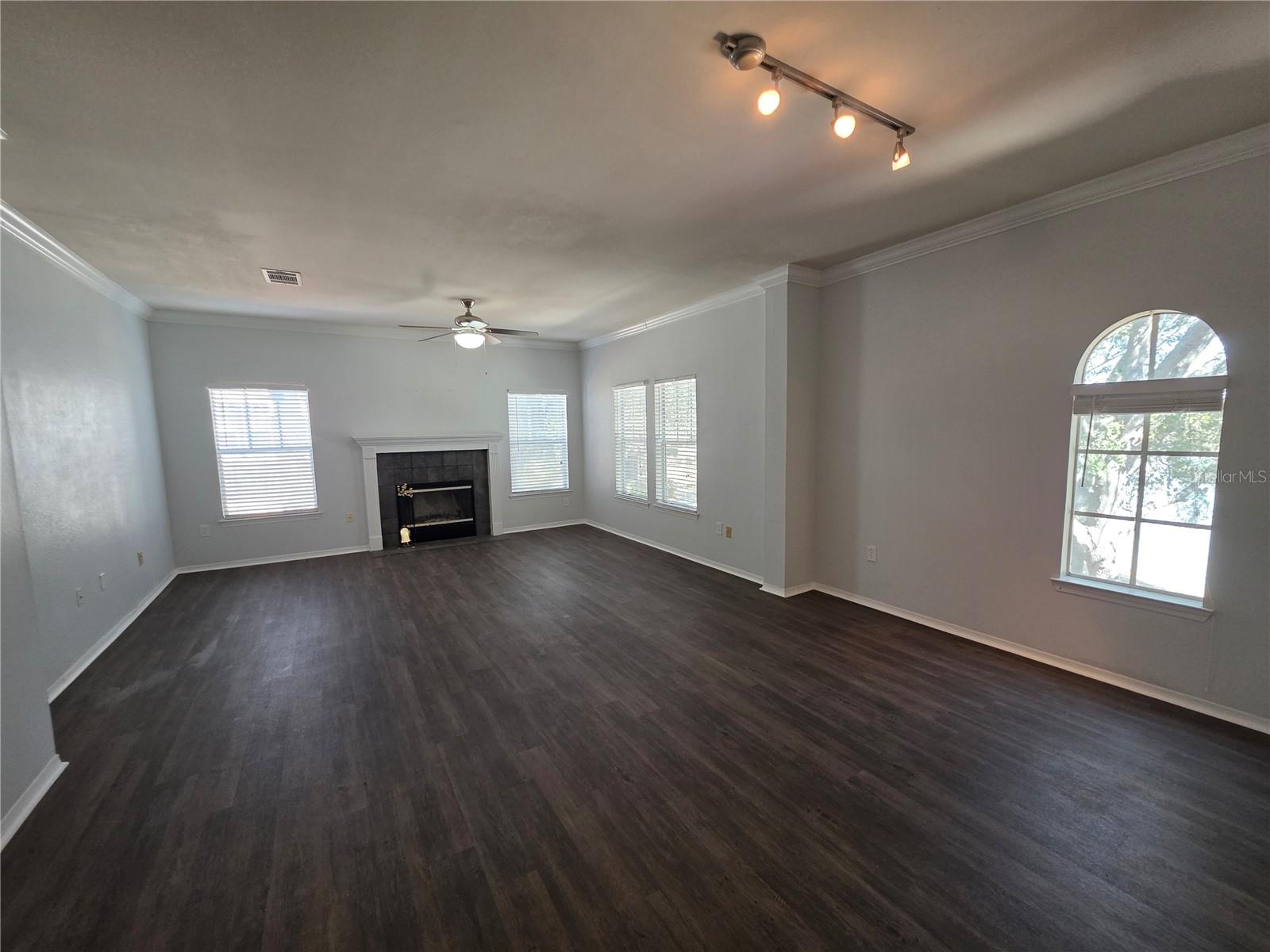 Image 11 of 29 For 191 Villa Di Este Terrace 205