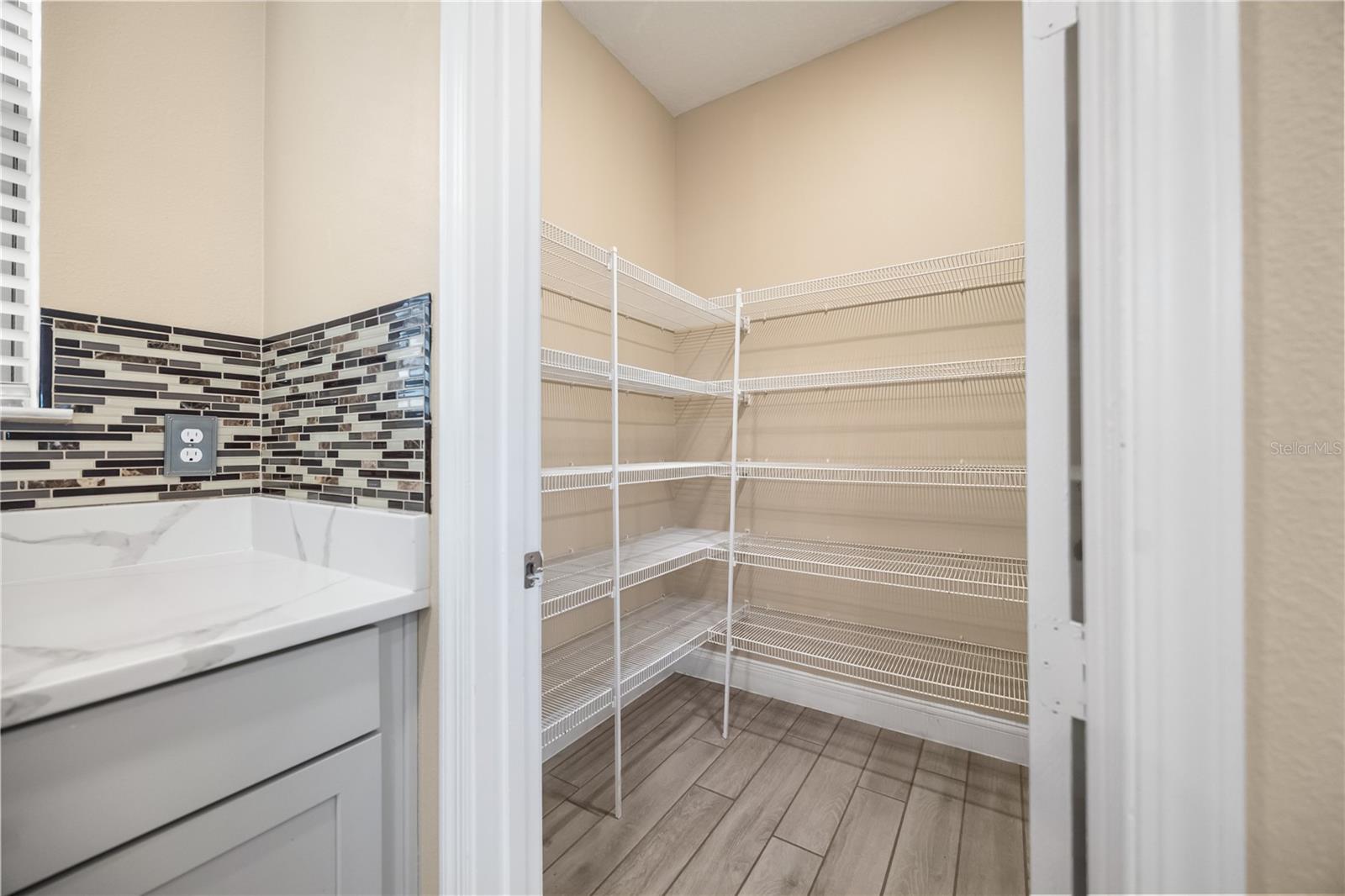 Image 20 of 61 For 8324 Vivaro Isle Way