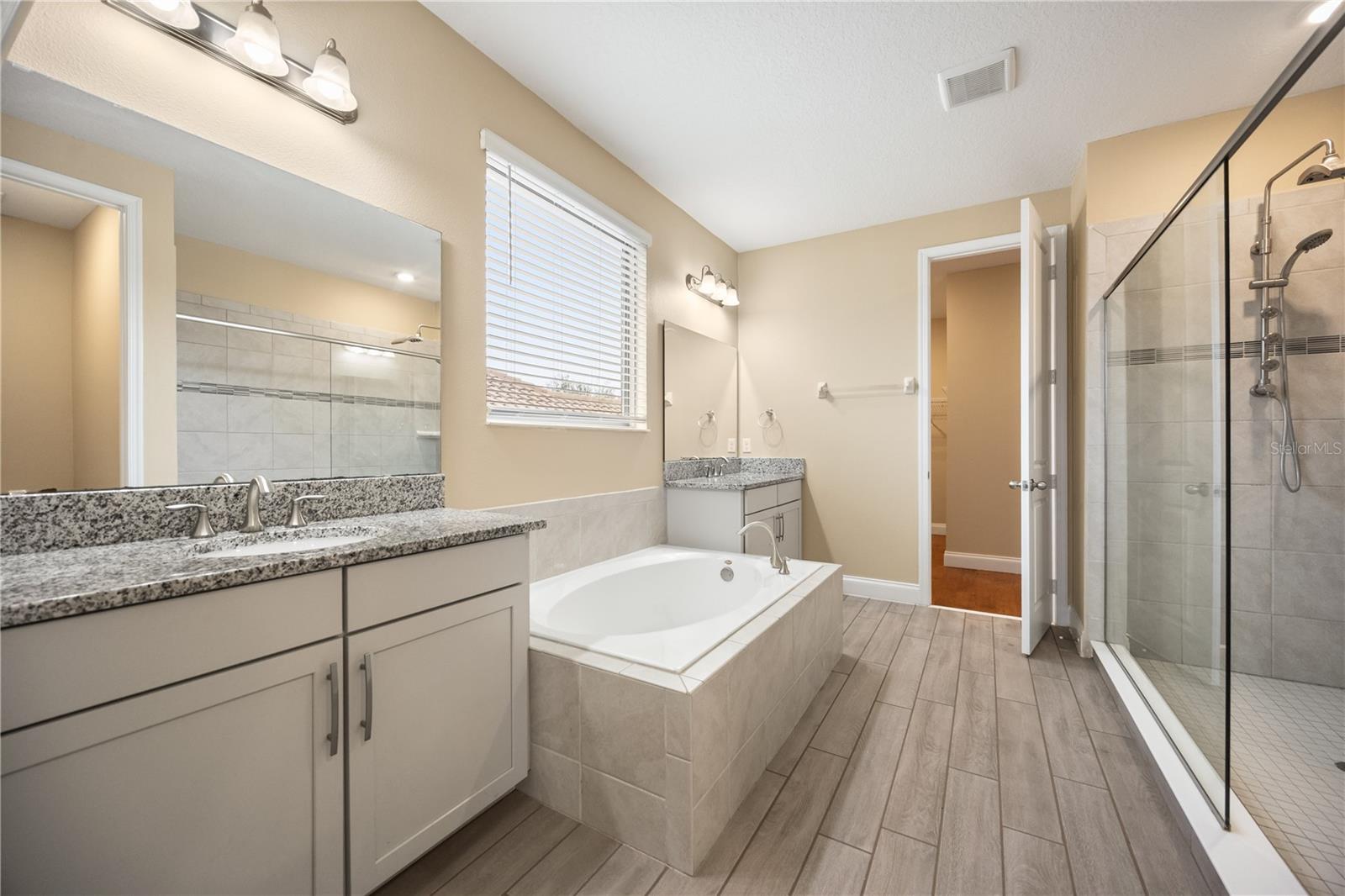 Image 23 of 61 For 8324 Vivaro Isle Way