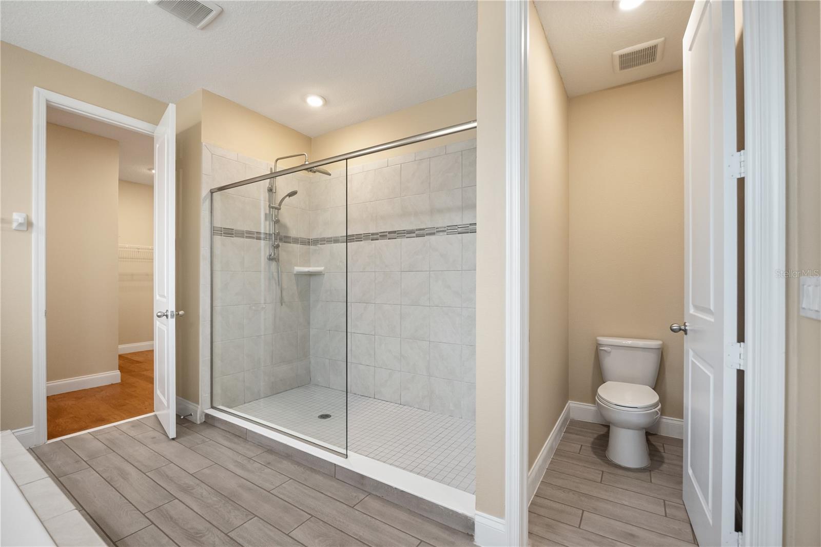 Image 24 of 61 For 8324 Vivaro Isle Way