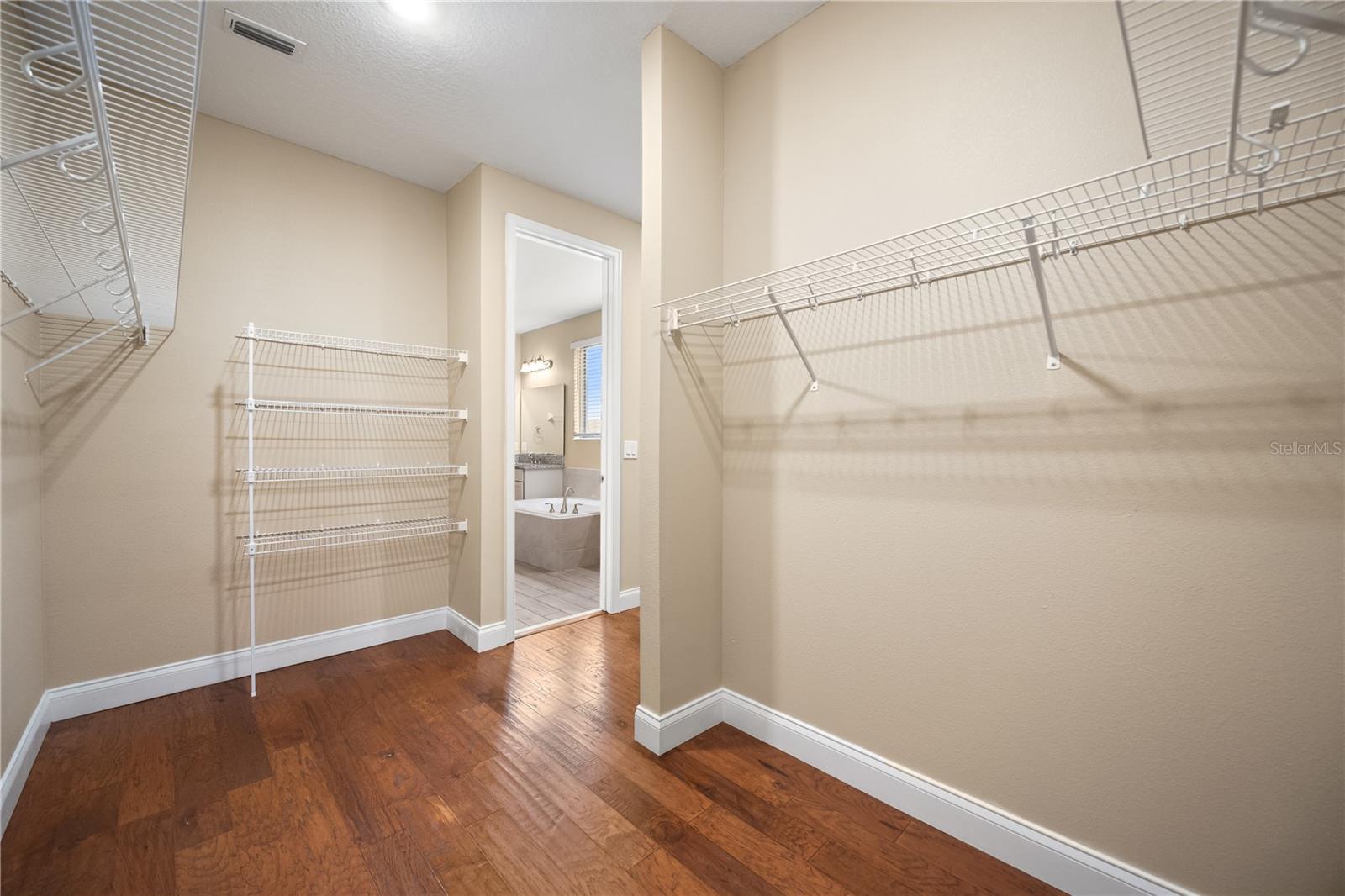 Image 26 of 61 For 8324 Vivaro Isle Way