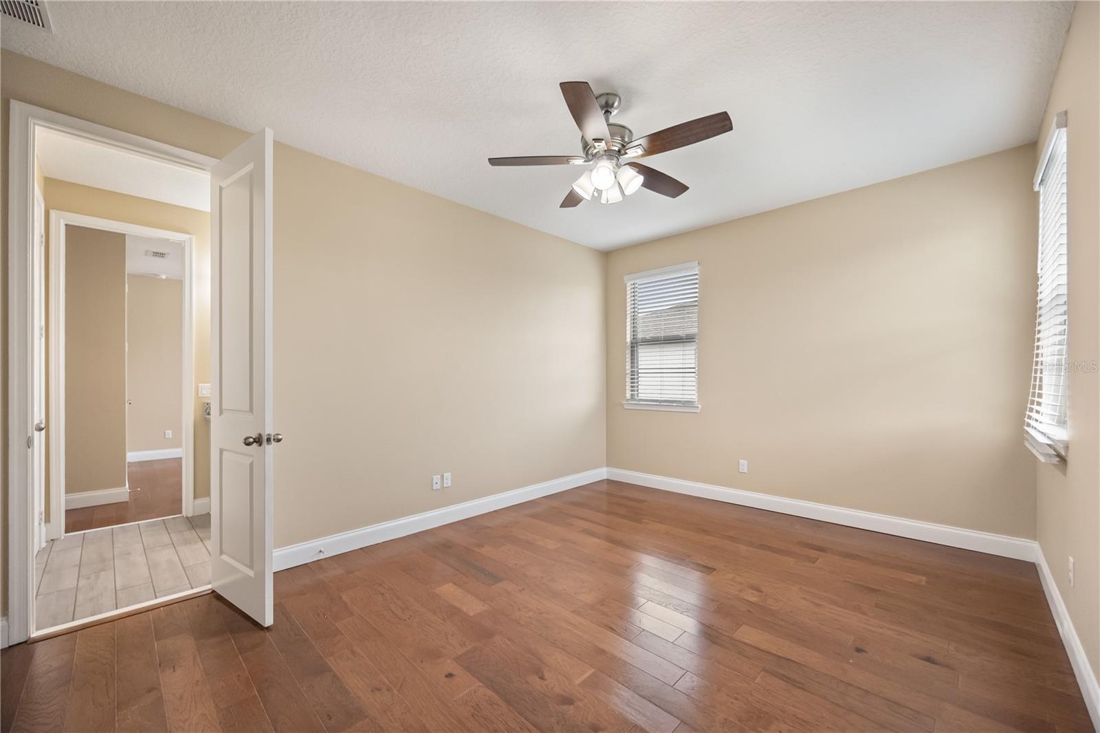 Image 31 of 61 For 8324 Vivaro Isle Way