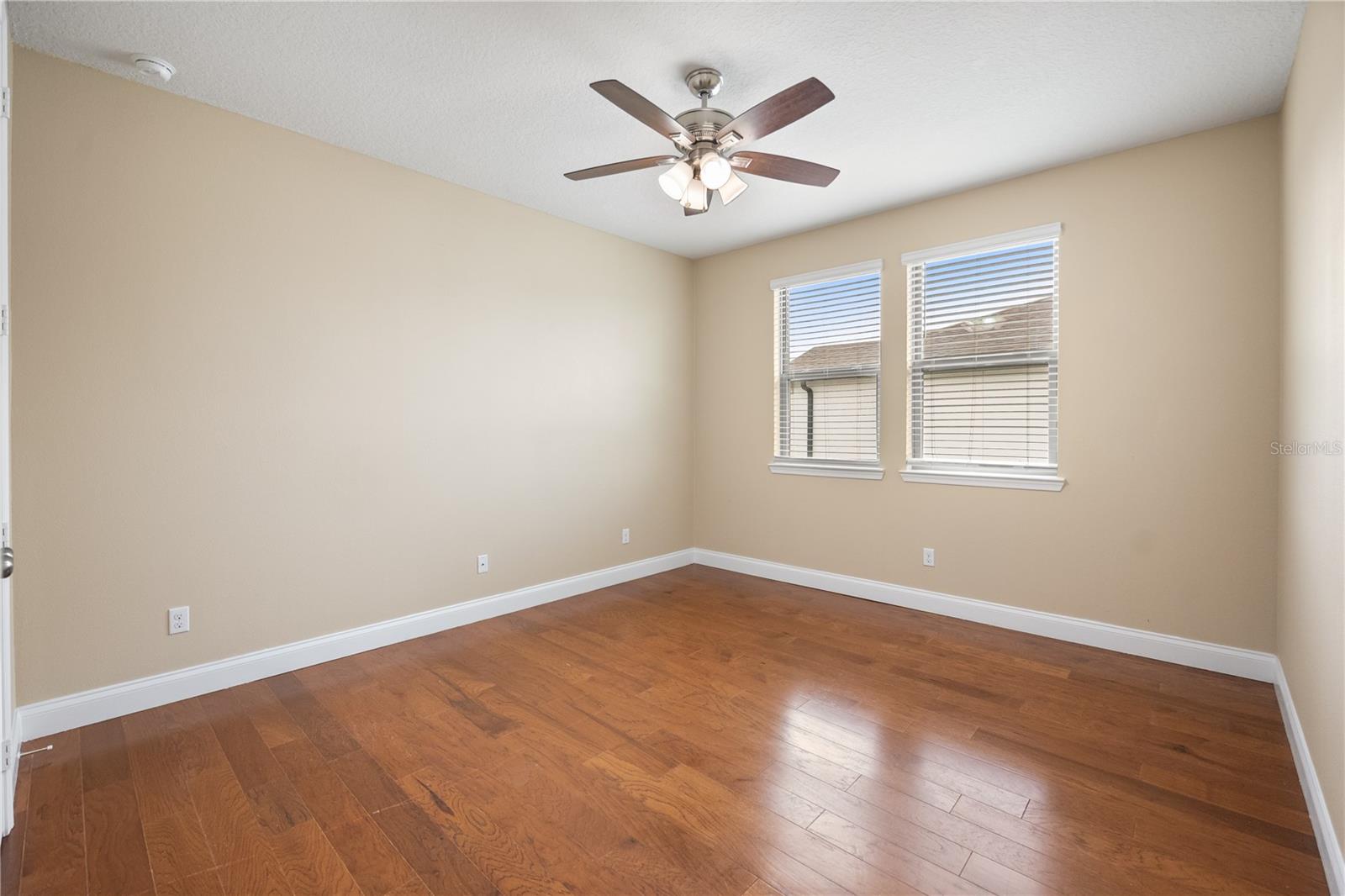 Image 36 of 61 For 8324 Vivaro Isle Way