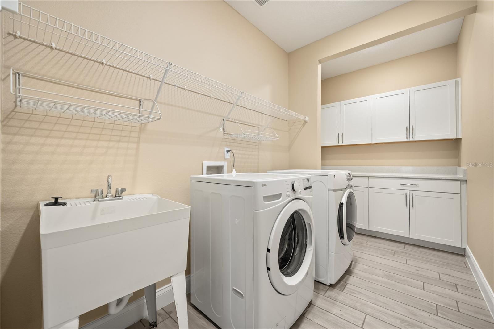 Image 38 of 61 For 8324 Vivaro Isle Way