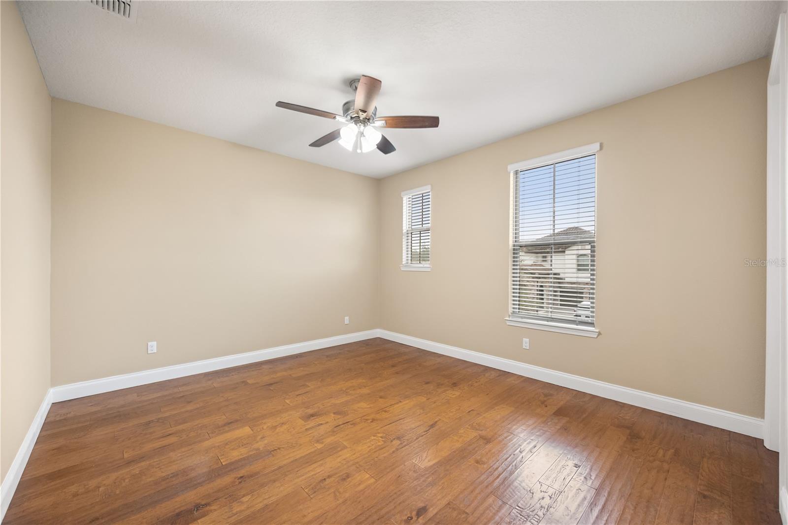 Image 40 of 61 For 8324 Vivaro Isle Way