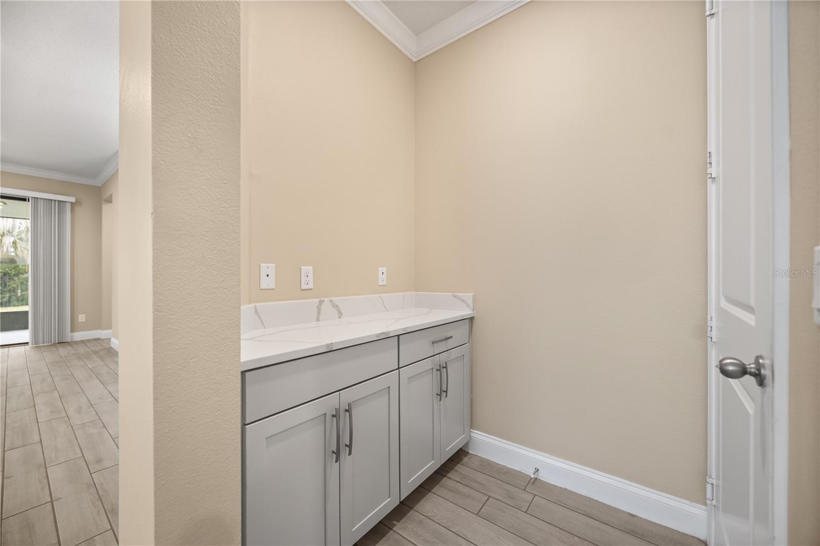 Image 52 of 61 For 8324 Vivaro Isle Way