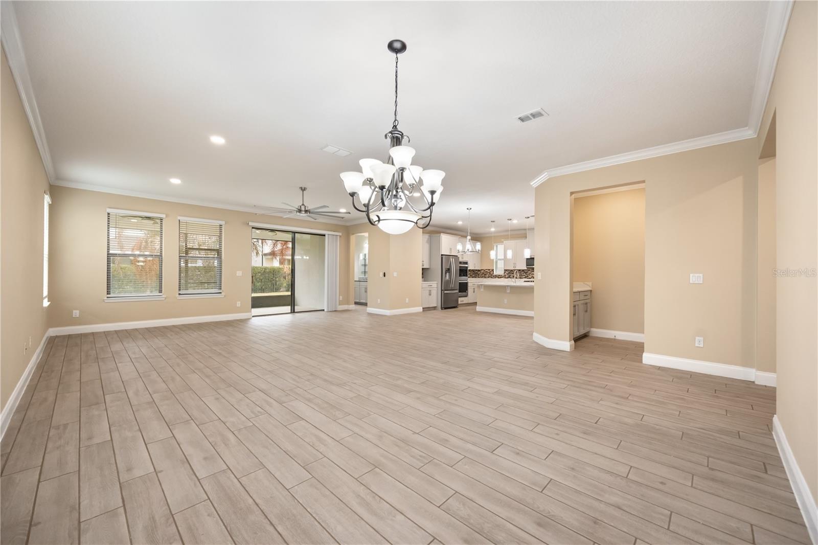 Image 7 of 61 For 8324 Vivaro Isle Way