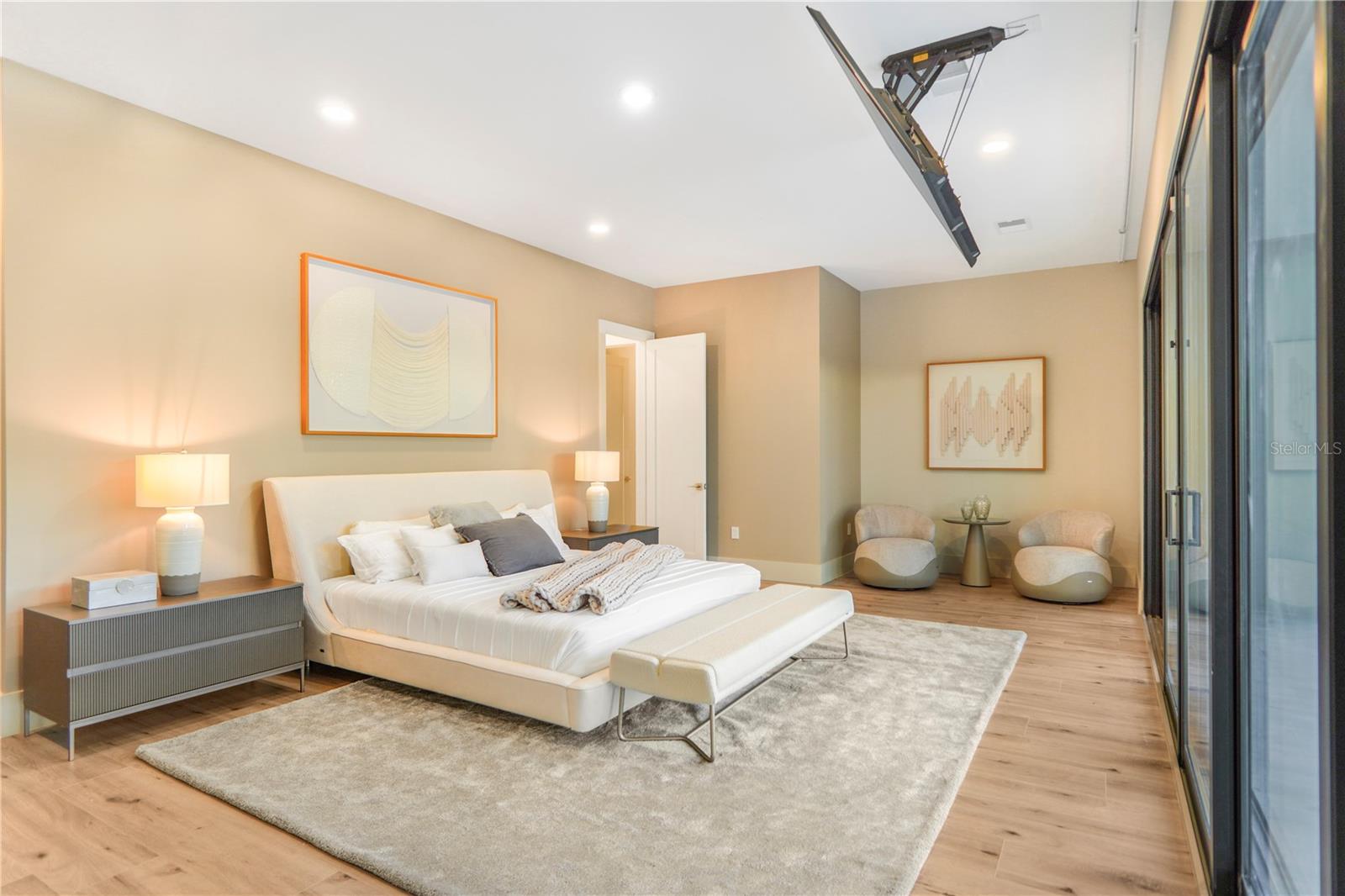 Listing photo id 12 for 6208 Winter Garden Vineland Road