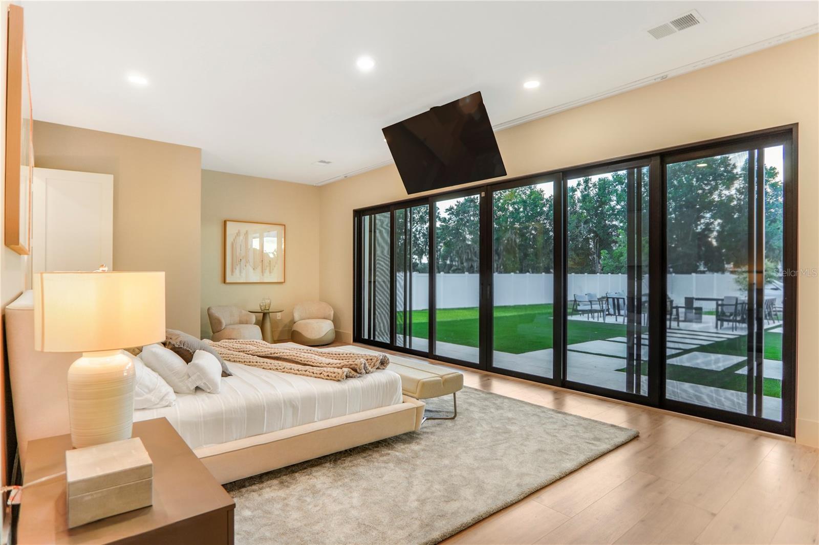 Listing photo id 13 for 6208 Winter Garden Vineland Road