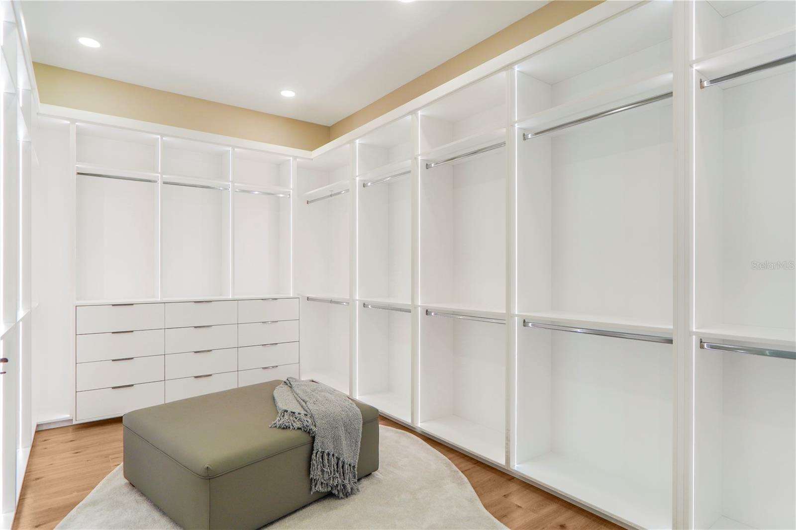 Listing photo id 16 for 6208 Winter Garden Vineland Road