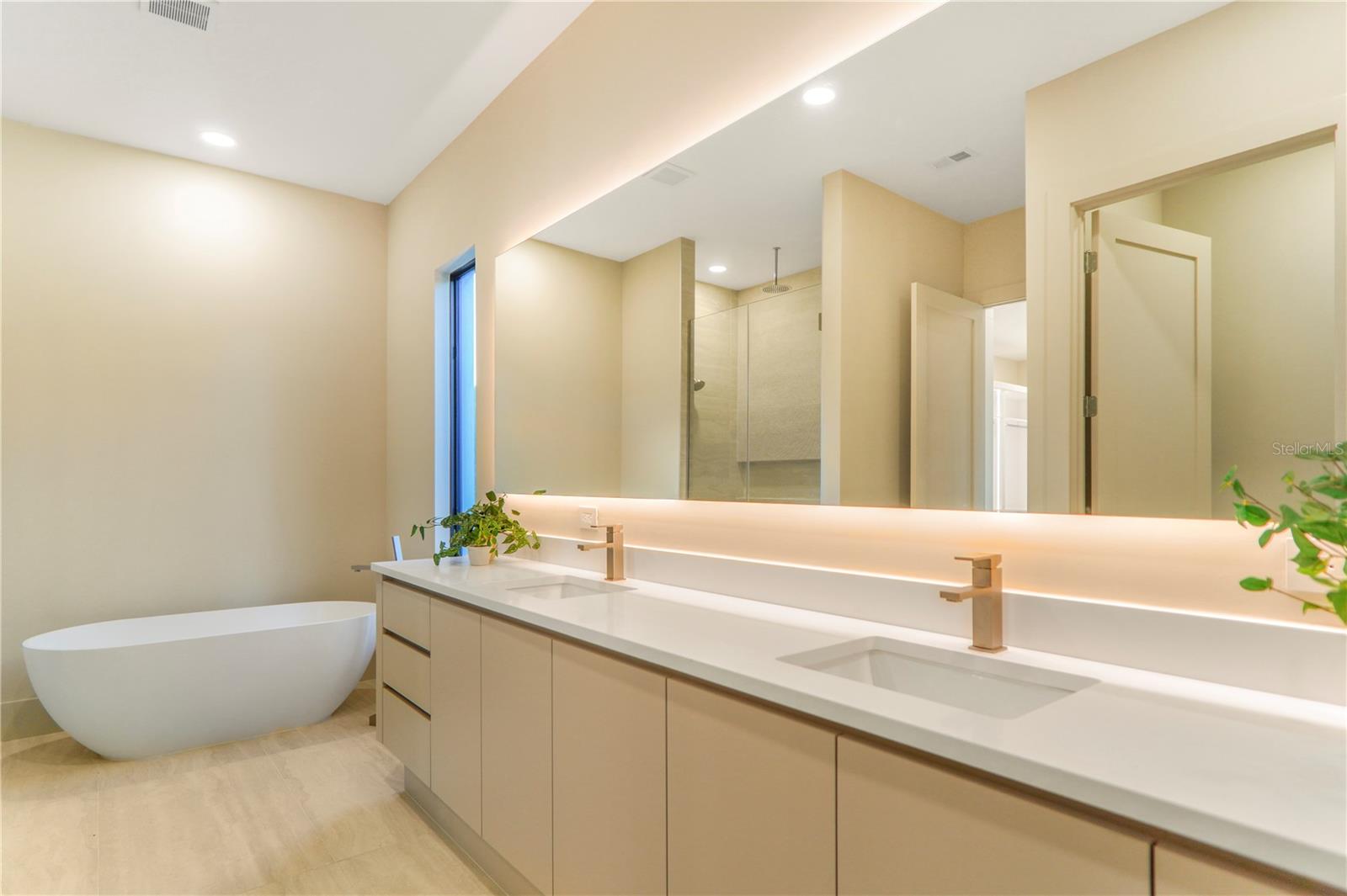 Listing photo id 18 for 6208 Winter Garden Vineland Road