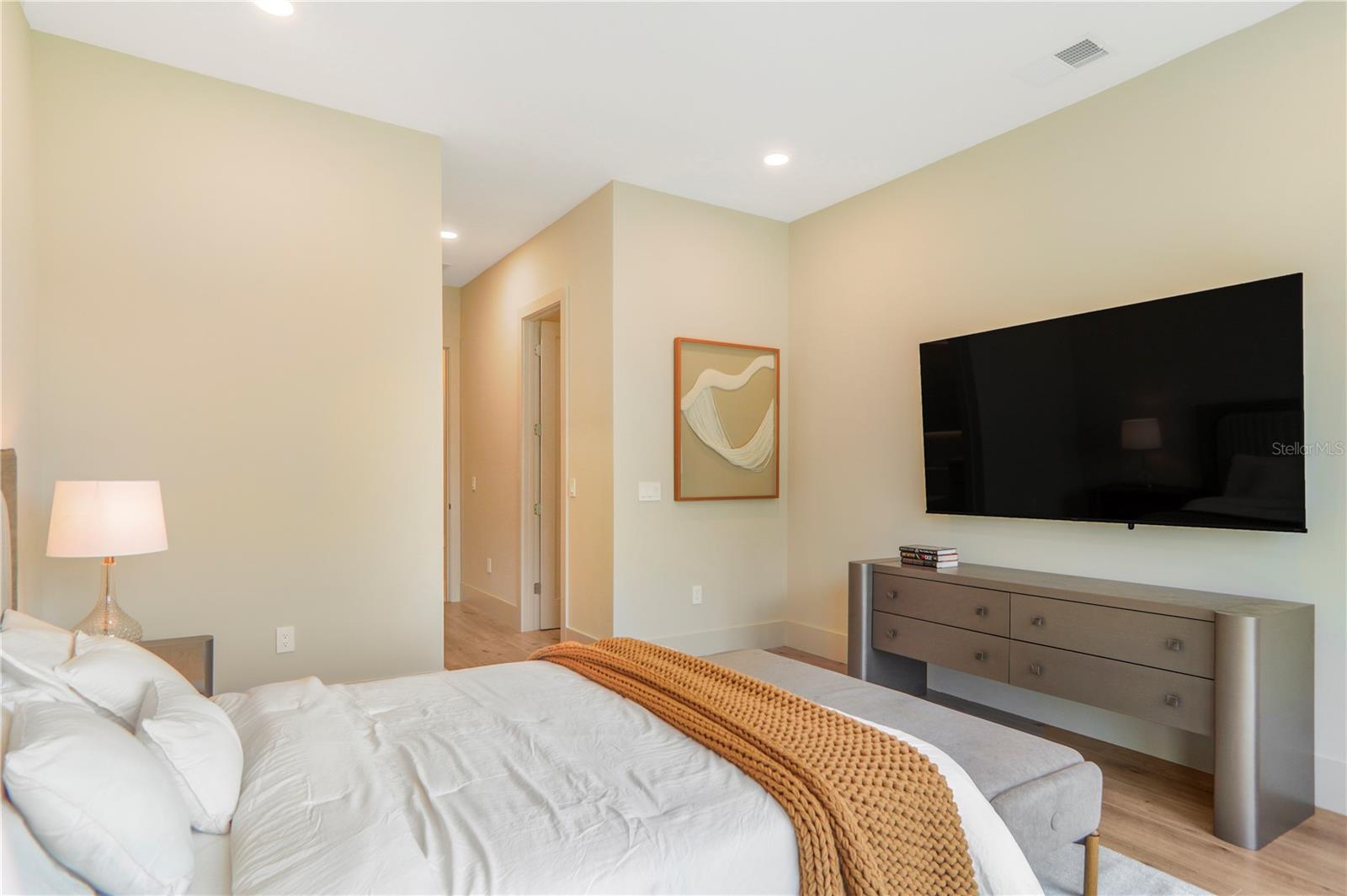 Listing photo id 45 for 6208 Winter Garden Vineland Road