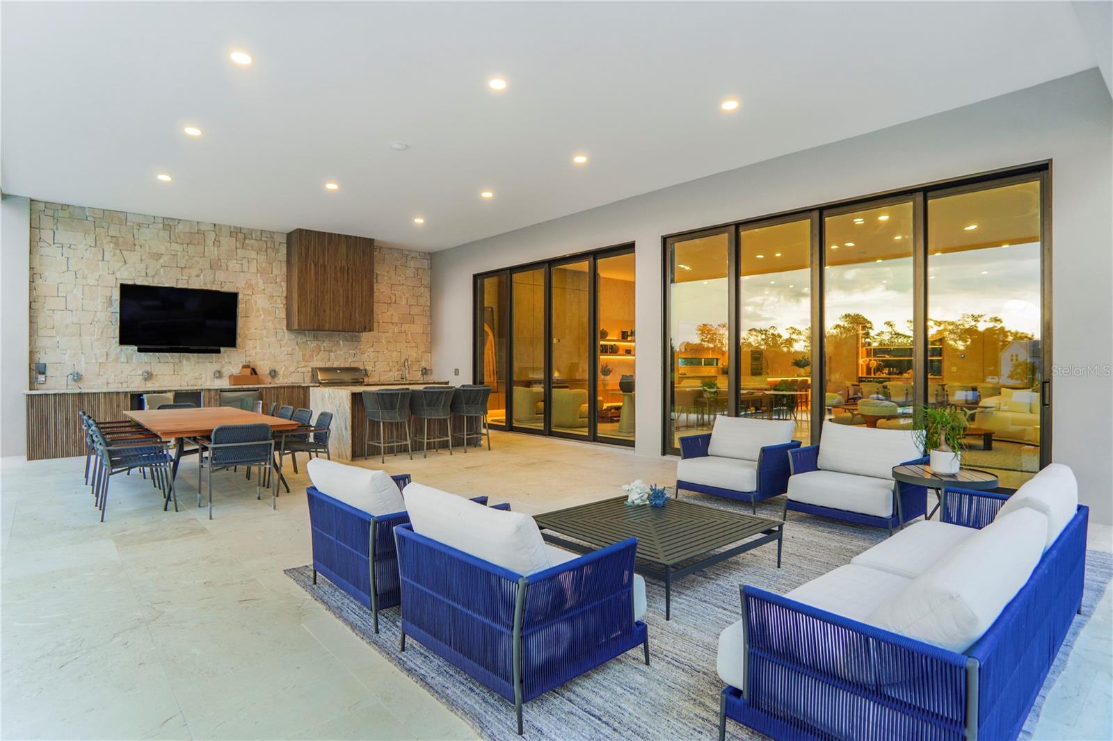 Listing photo id 52 for 6208 Winter Garden Vineland Road