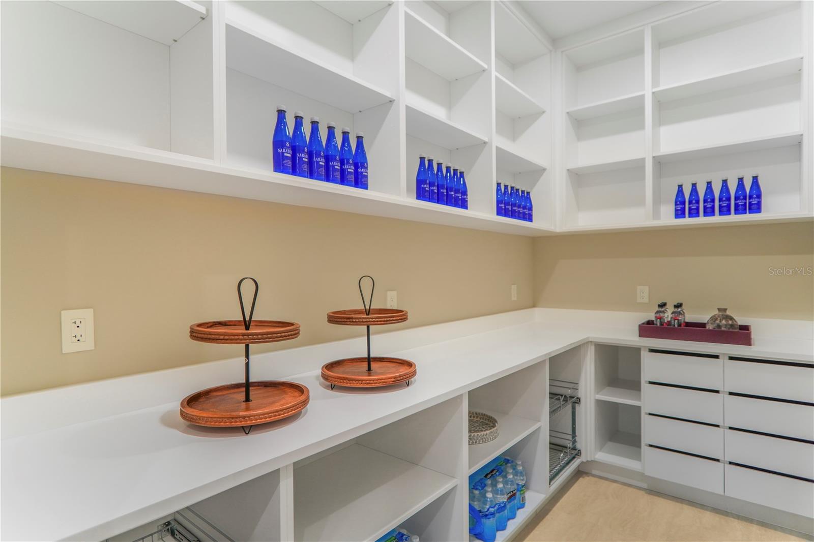 Listing photo id 4 for 6208 Winter Garden Vineland Road