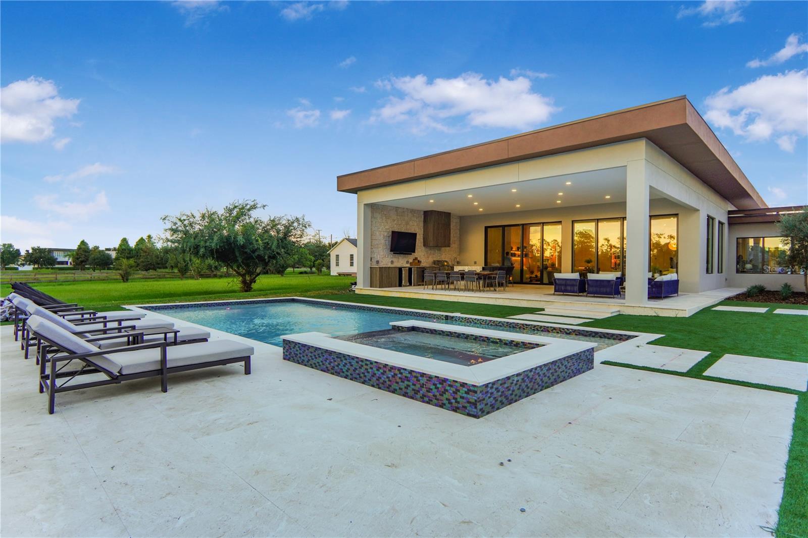 Listing photo id 58 for 6208 Winter Garden Vineland Road