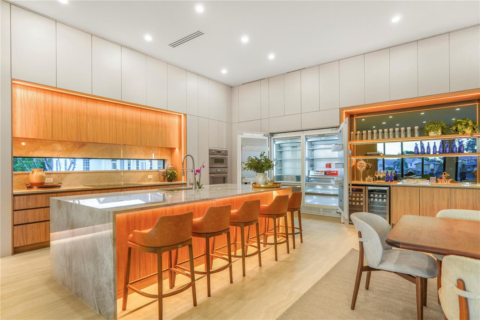 Listing photo id 5 for 6208 Winter Garden Vineland Road