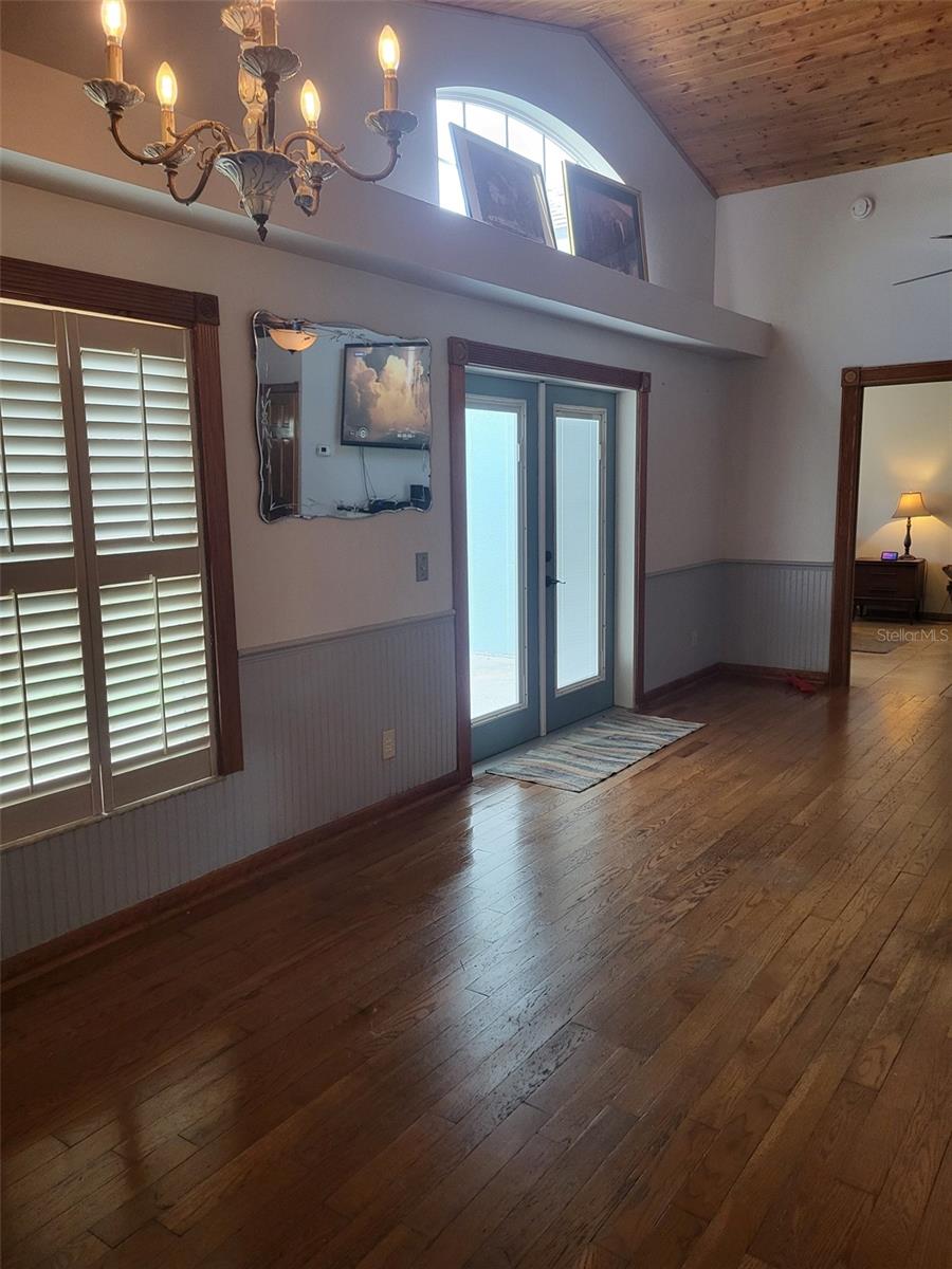 Image 11 of 27 For 8718 Fort Shea Avenue