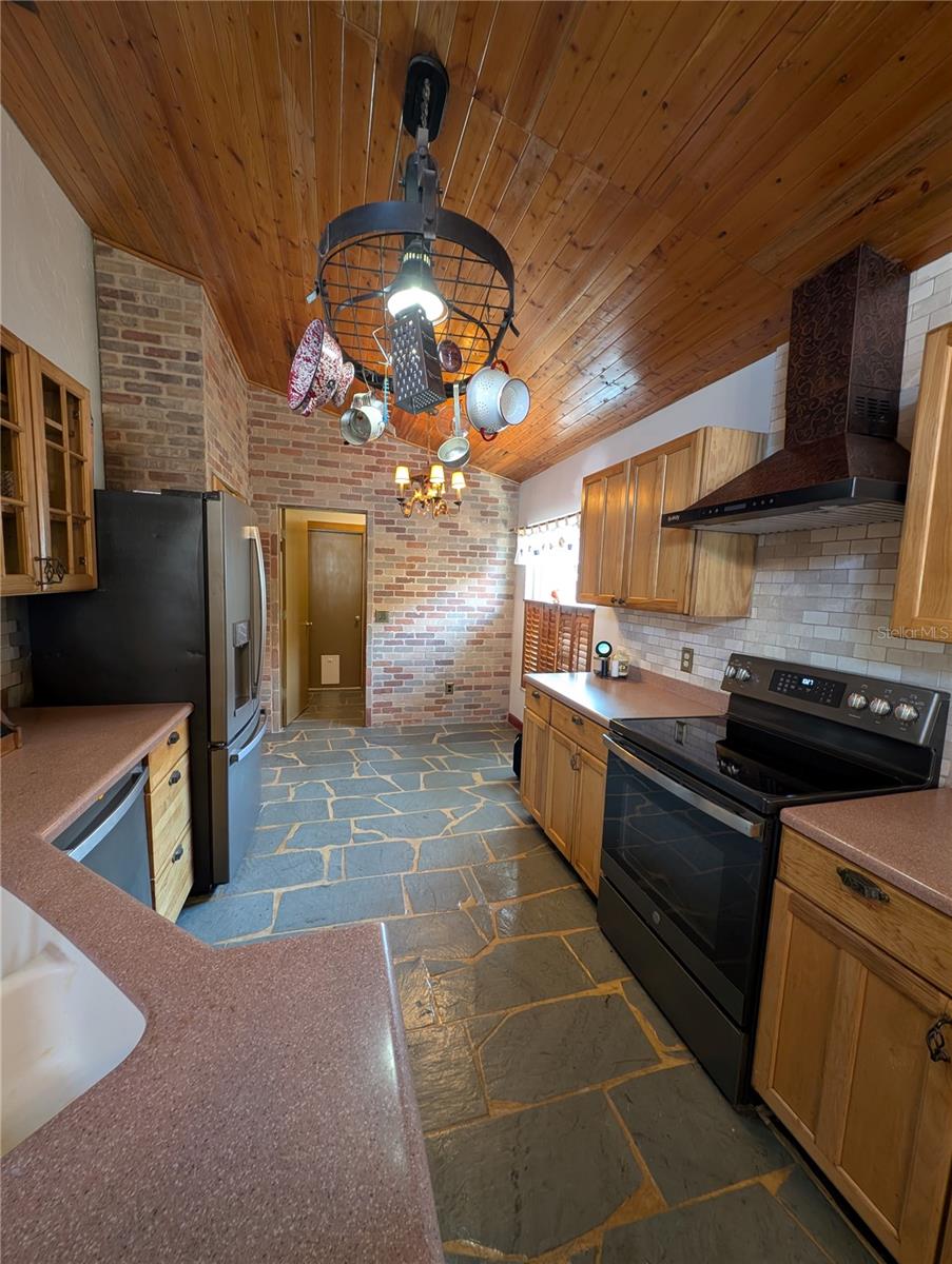 Image 16 of 27 For 8718 Fort Shea Avenue