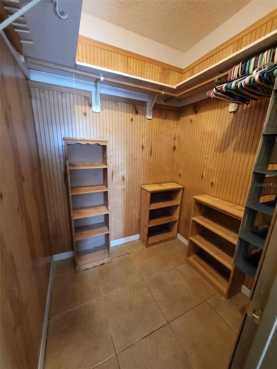 Image 18 of 27 For 8718 Fort Shea Avenue